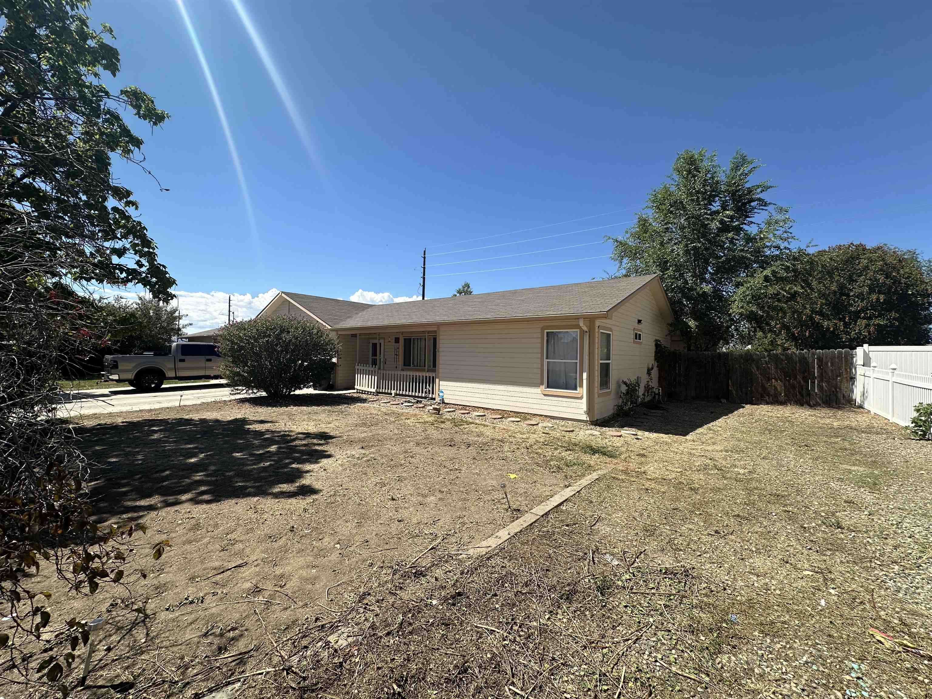 469 Mae Street Property Photo 2