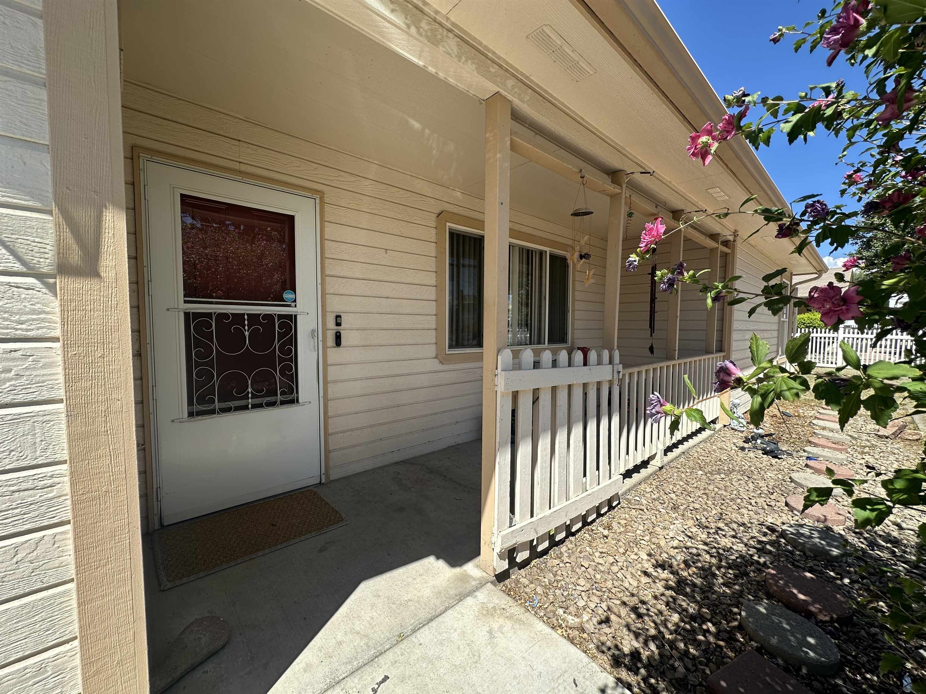 469 Mae Street Property Photo 4