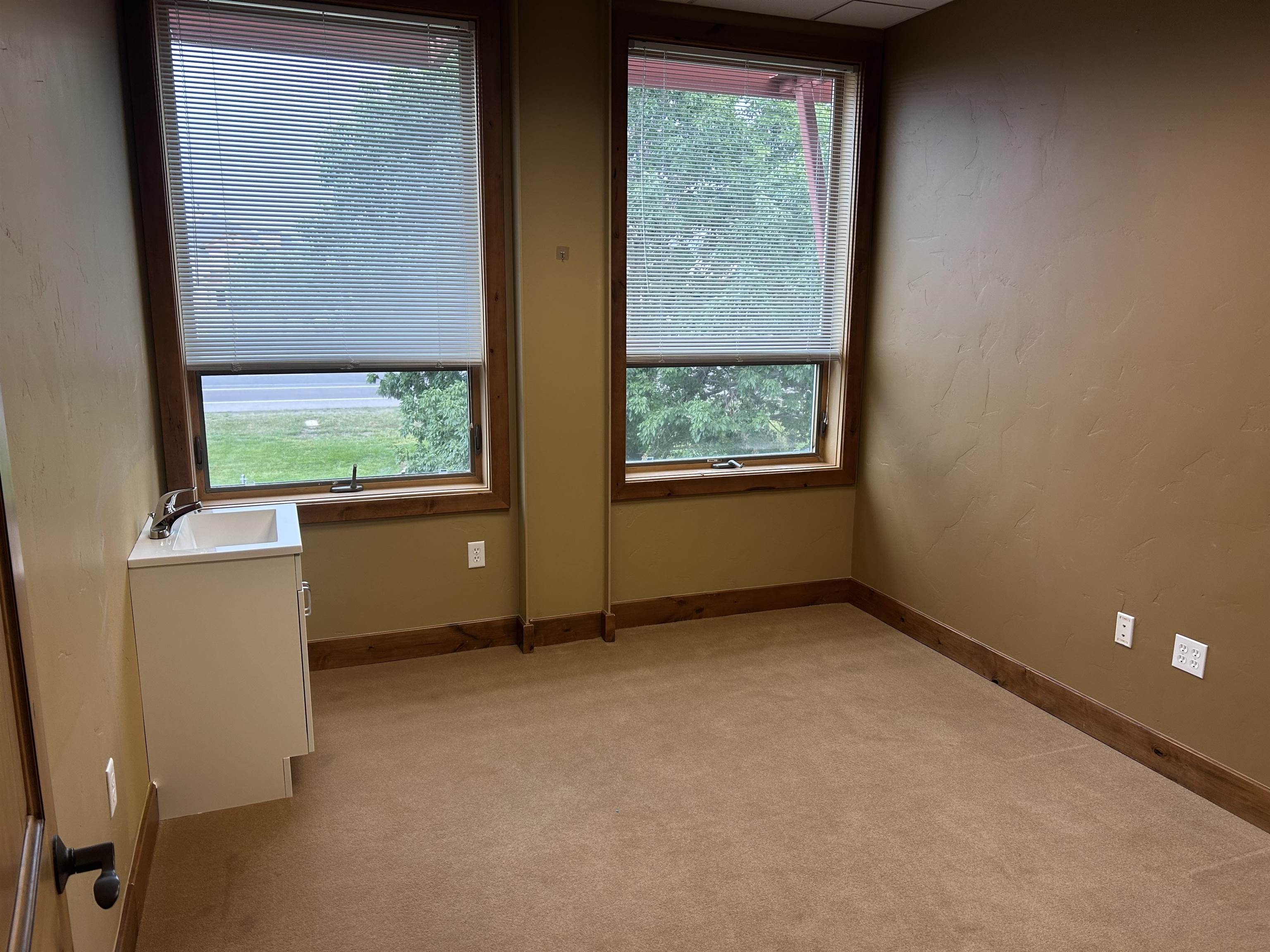 1404 Hawk Parkway Property Photo 10