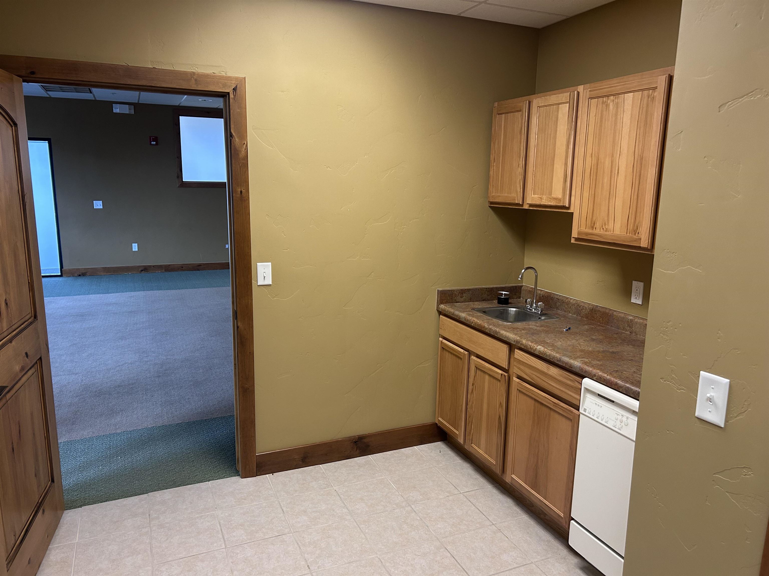 1404 Hawk Parkway Property Photo 16