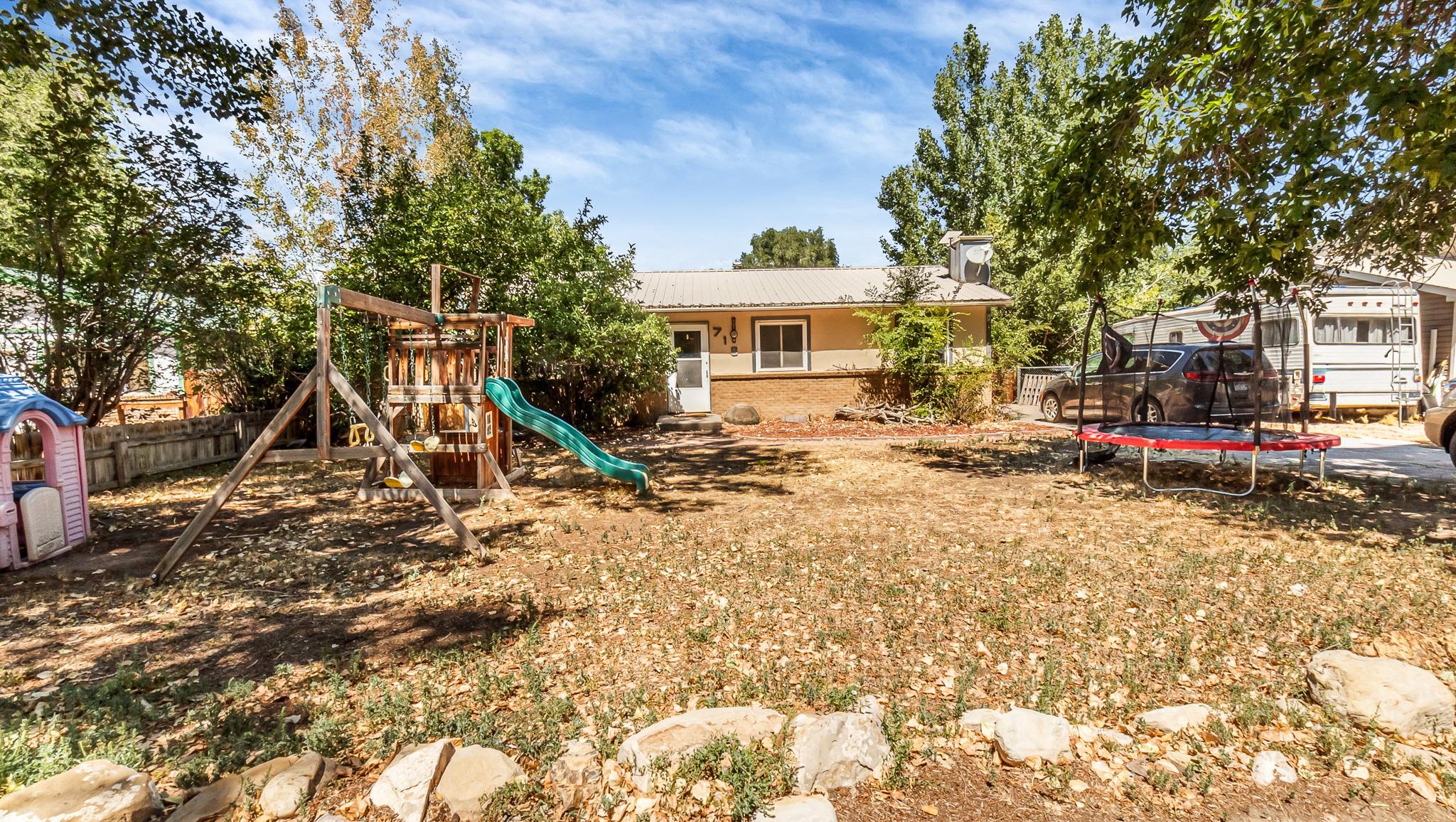 718 E Rio Blanco Avenue Property Photo 1