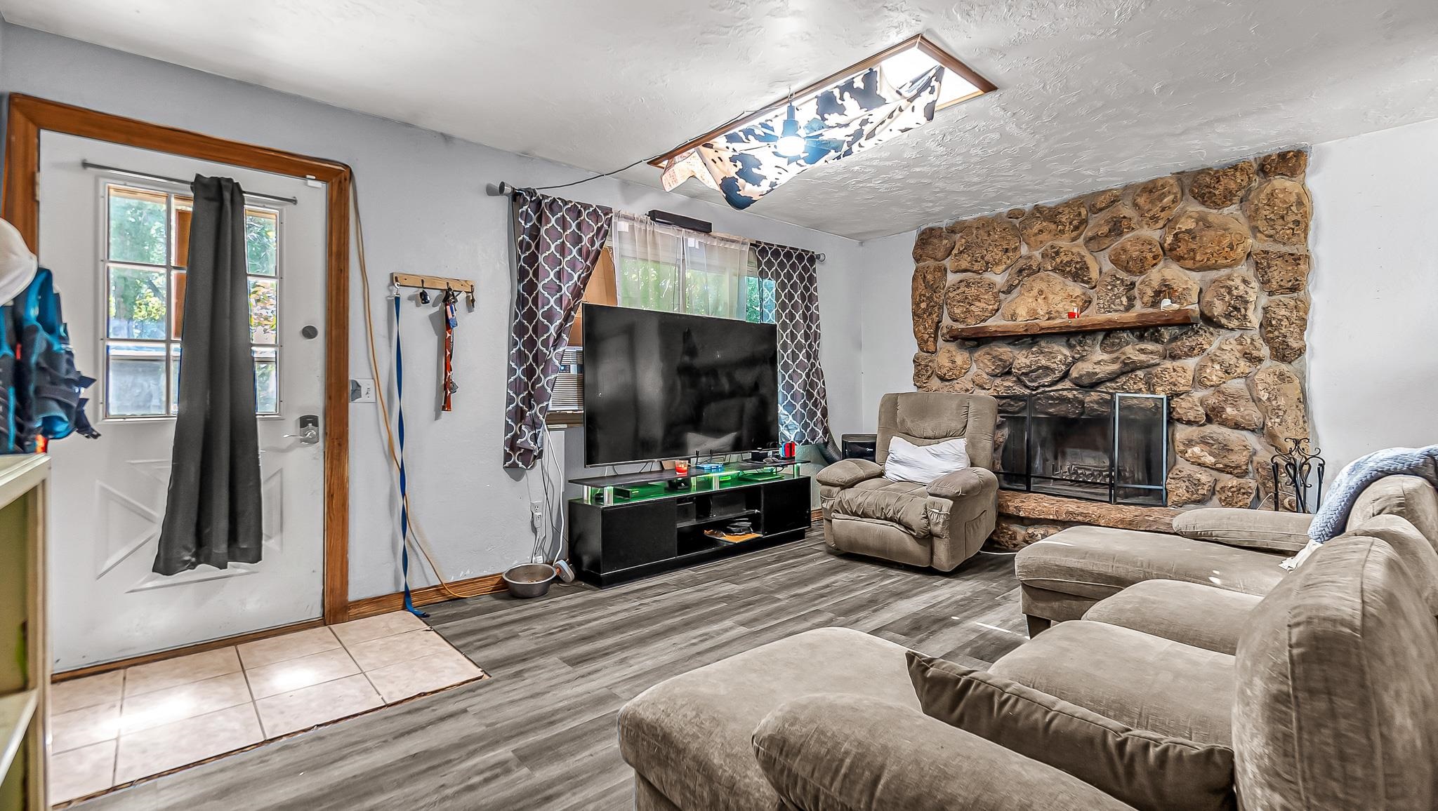 718 E Rio Blanco Avenue Property Photo 4