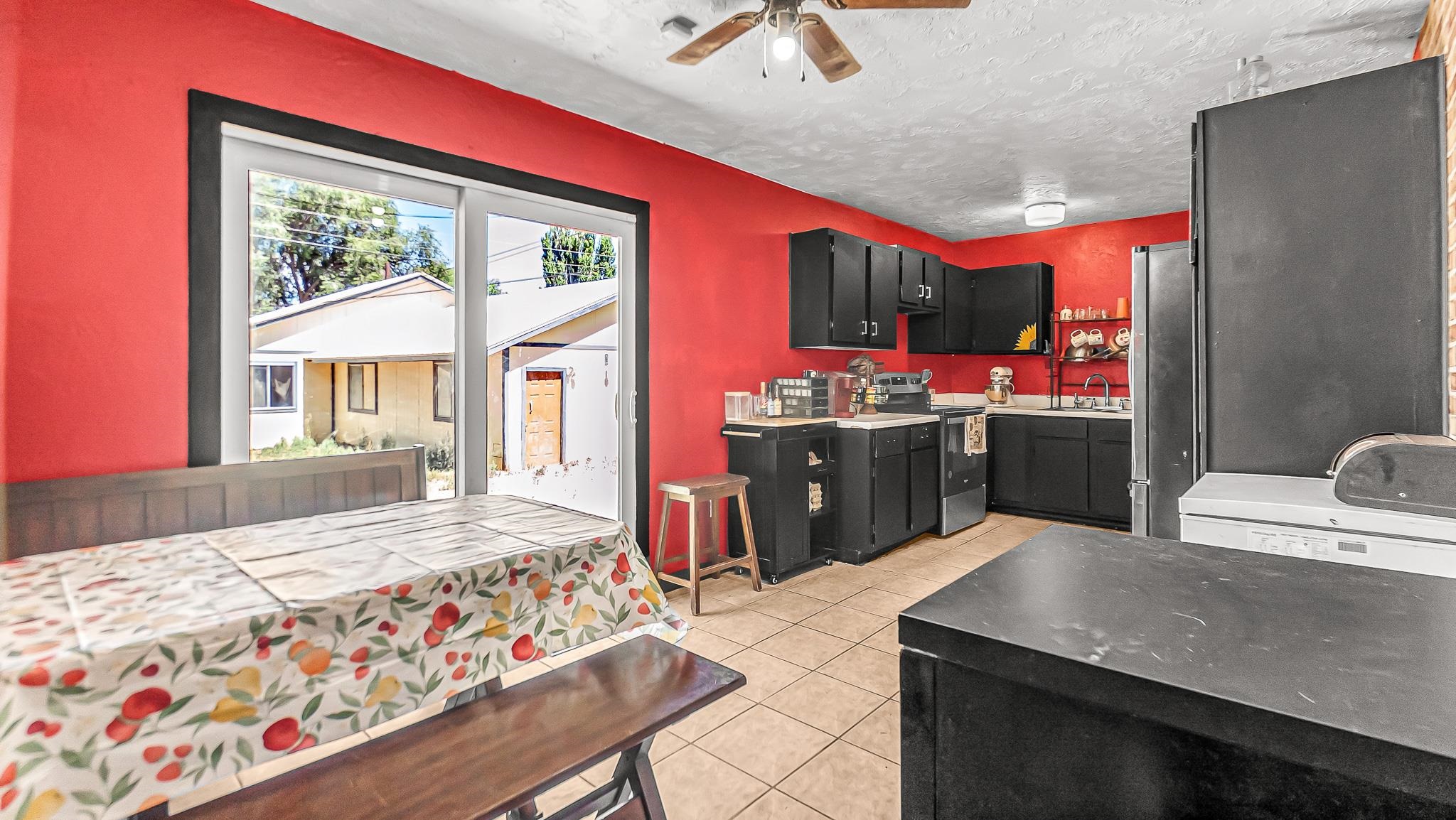 718 E Rio Blanco Avenue Property Photo 6