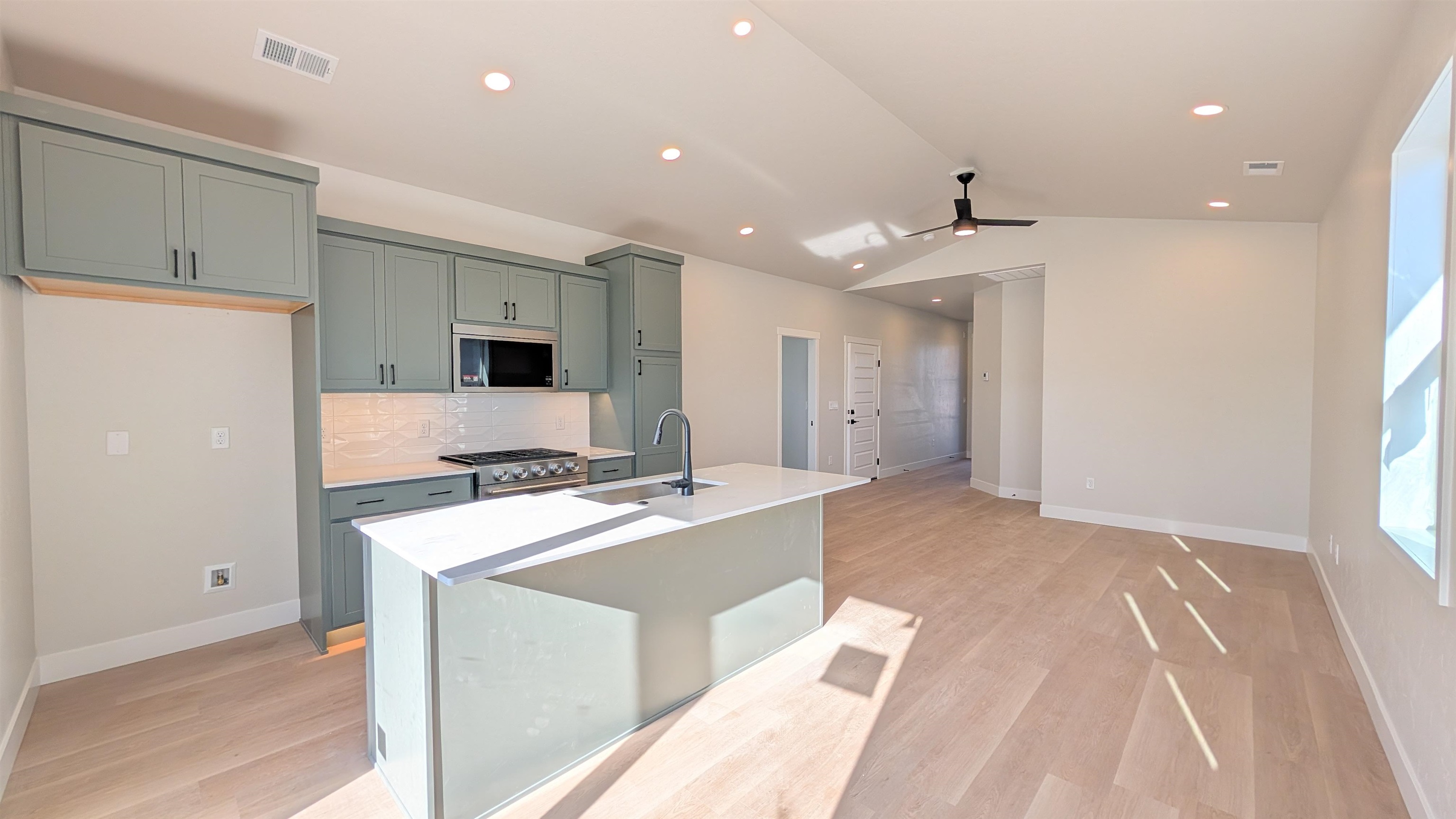 2471 Ross Road Property Photo 4