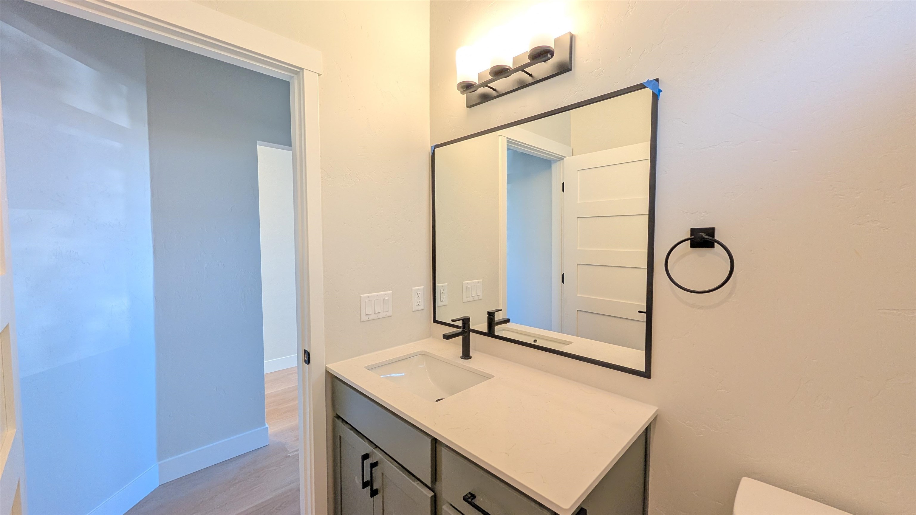 2471 Ross Road Property Photo 8