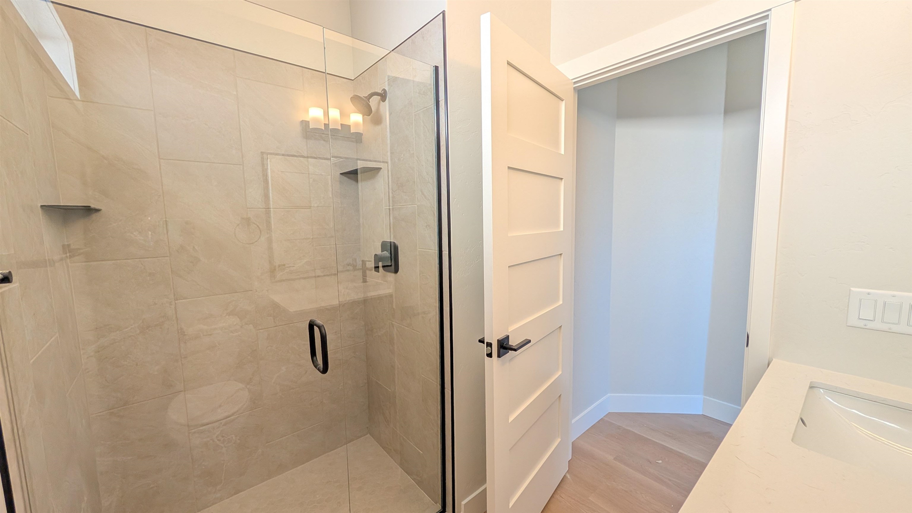 2471 Ross Road Property Photo 9