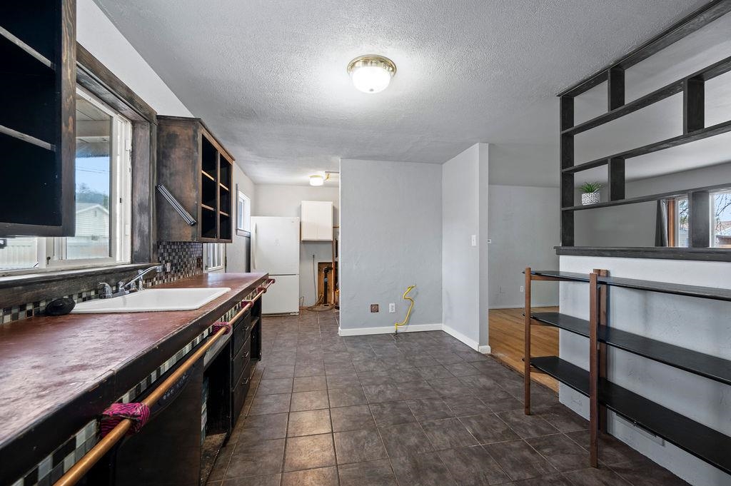 2132 Hall Avenue Property Photo 8