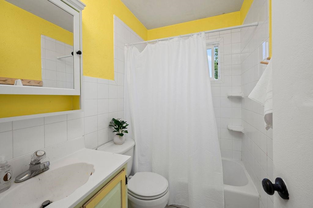 2132 Hall Avenue Property Photo 19