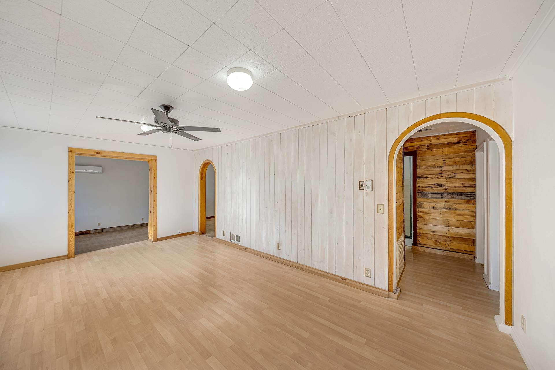 281 N Peach Street Property Photo 6