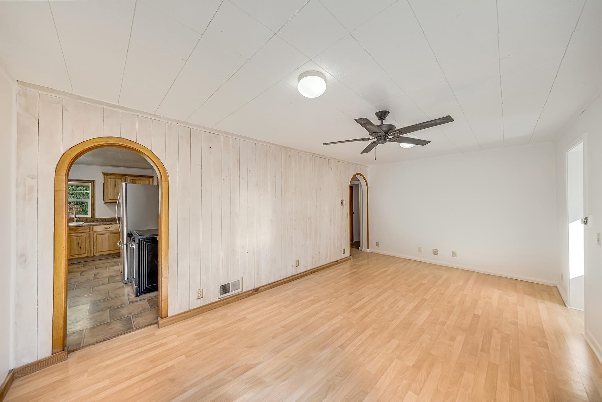 281 N Peach Street Property Photo 7