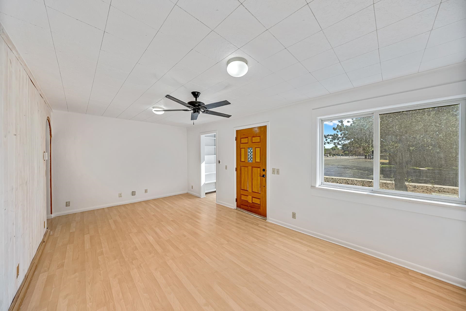 281 N Peach Street Property Photo 8