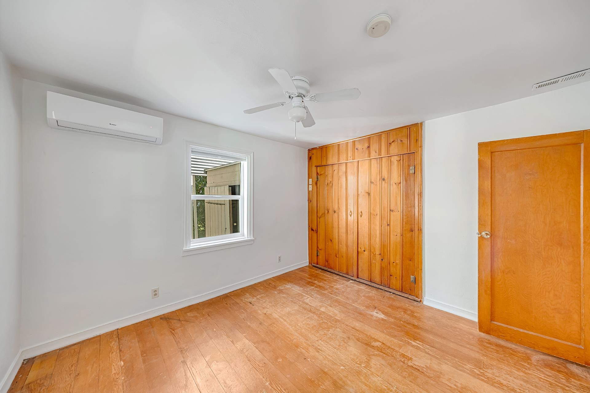 281 N Peach Street Property Photo 21