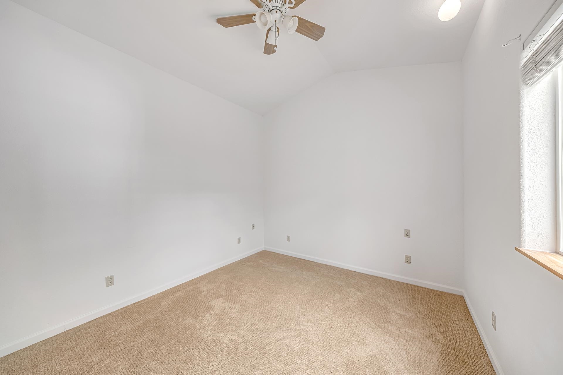 281 N Peach Street Property Photo 25