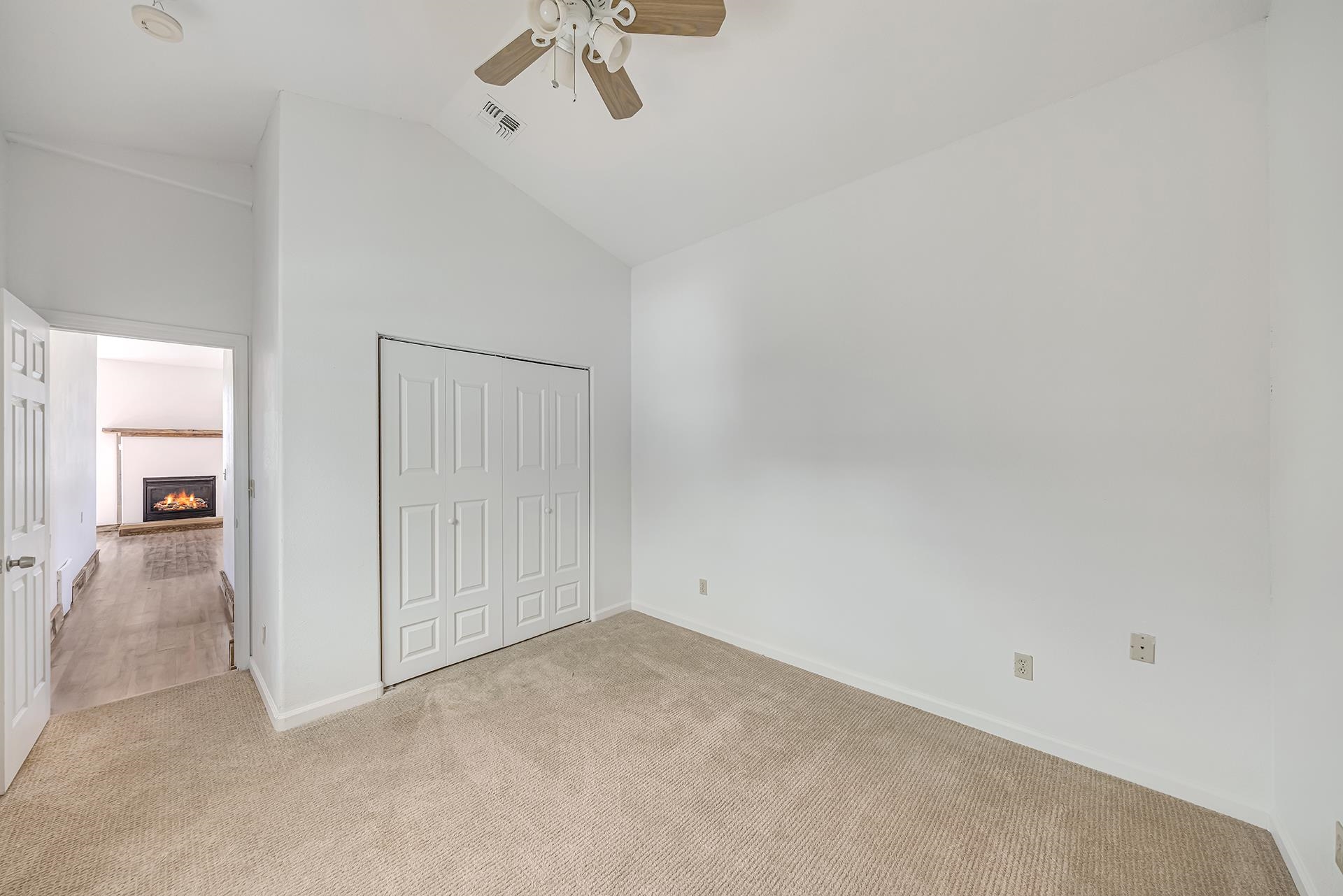 281 N Peach Street Property Photo 26