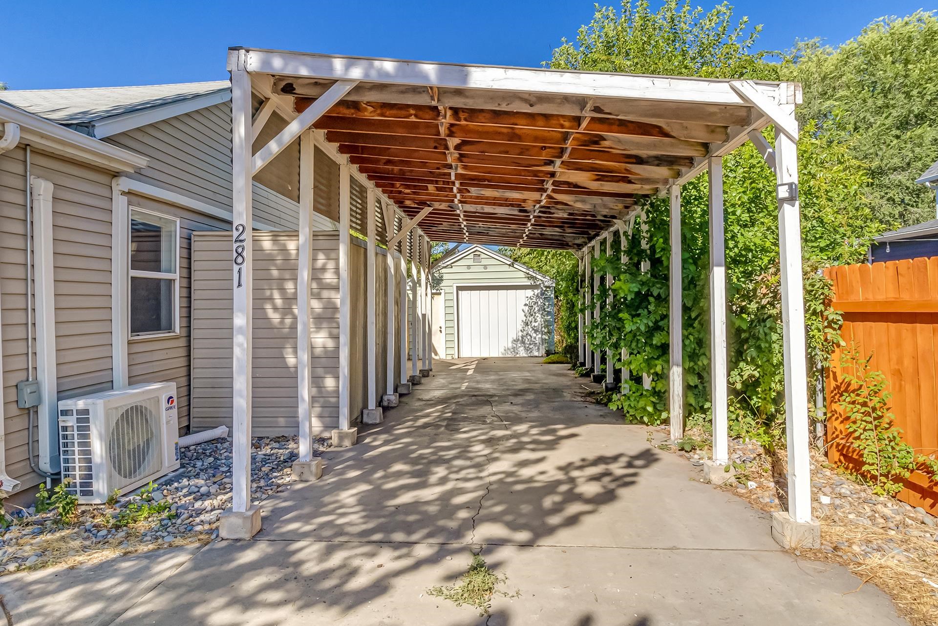 281 N Peach Street Property Photo 29
