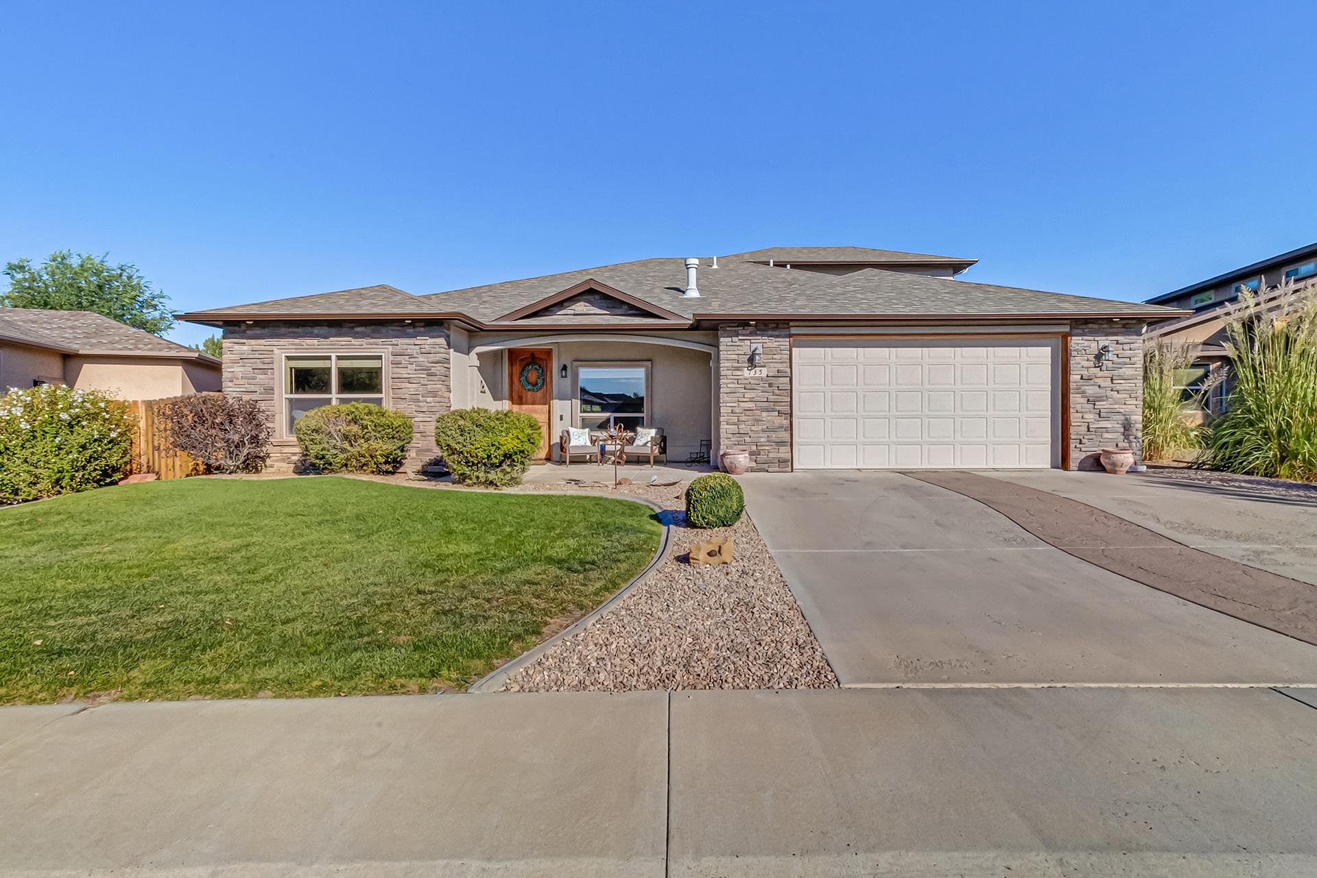 735 Moores Diamond Drive Property Photo 1