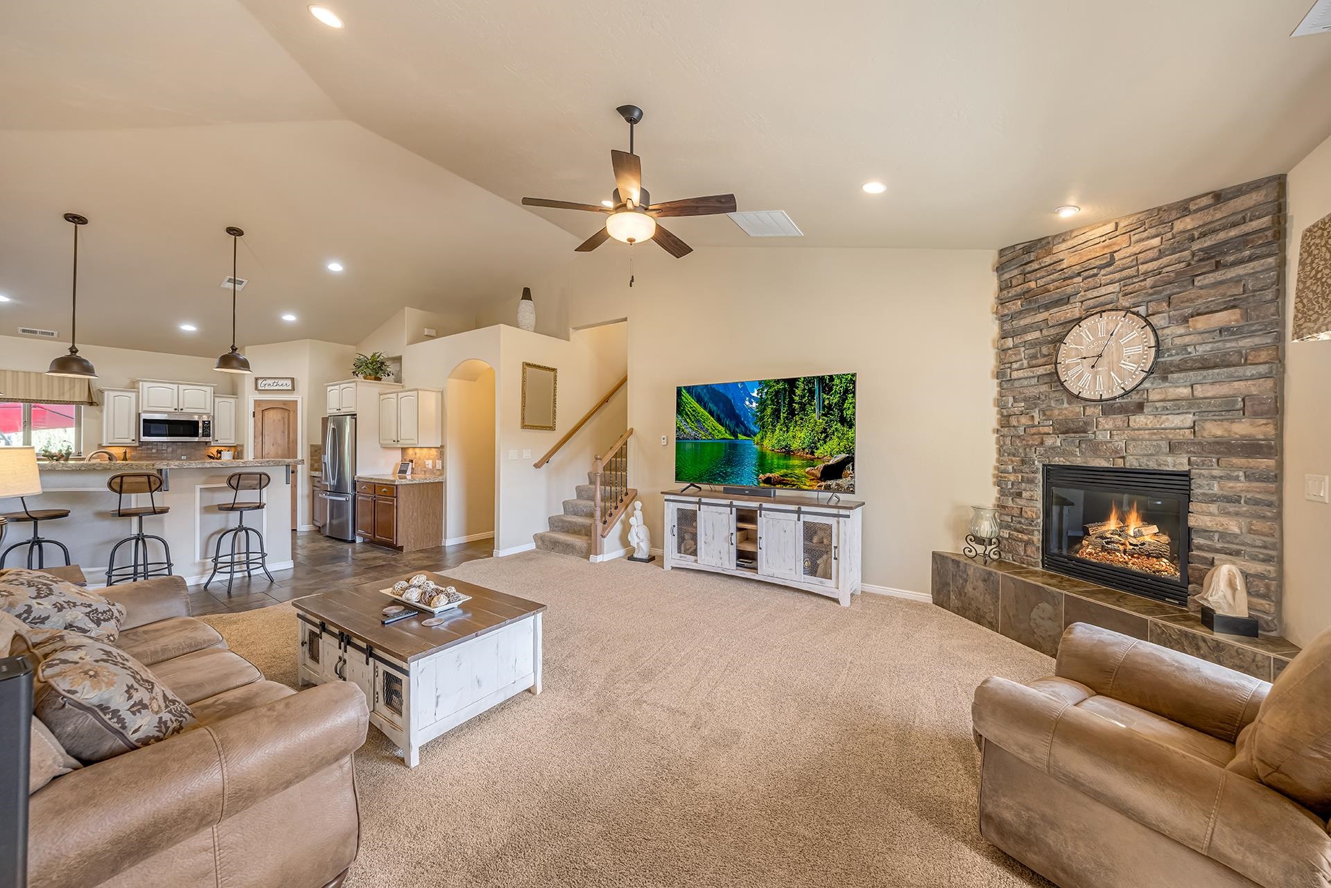 735 Moores Diamond Drive Property Photo 4