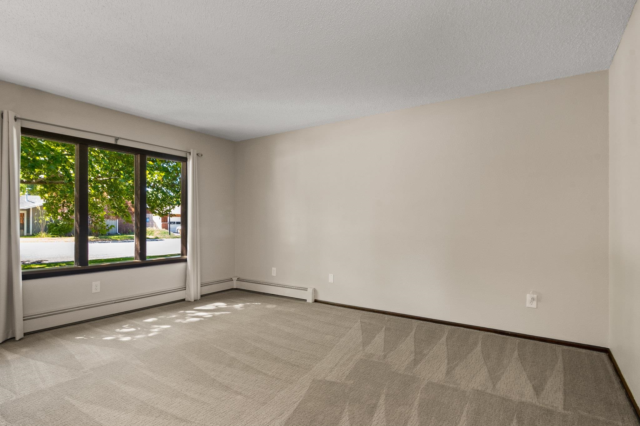 2915 Applewood Street Property Photo 4