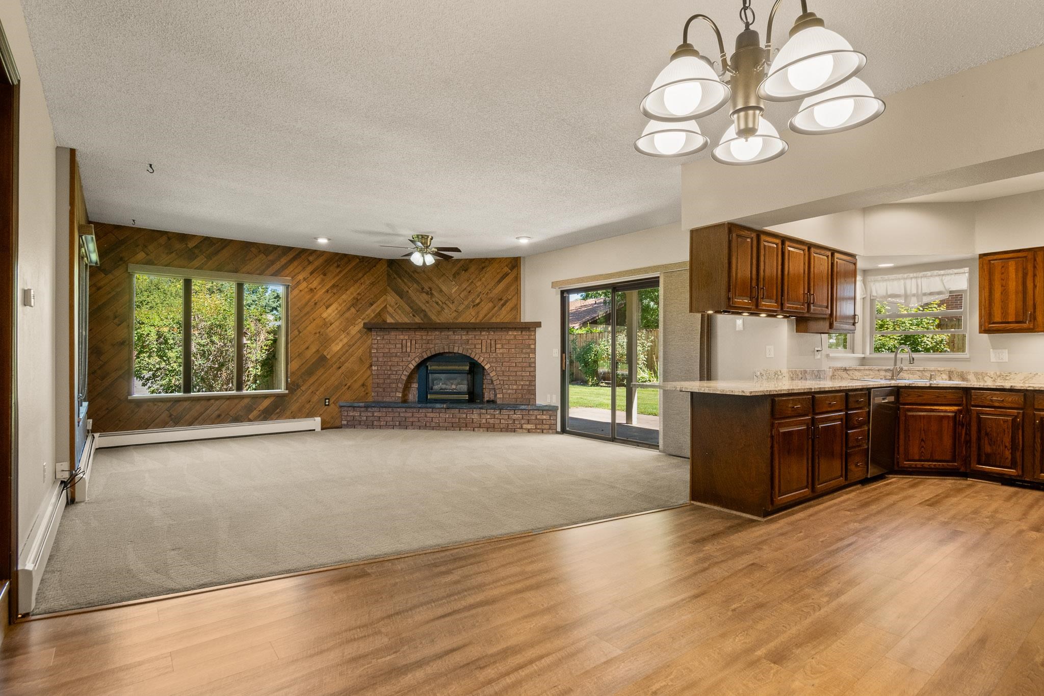 2915 Applewood Street Property Photo 5