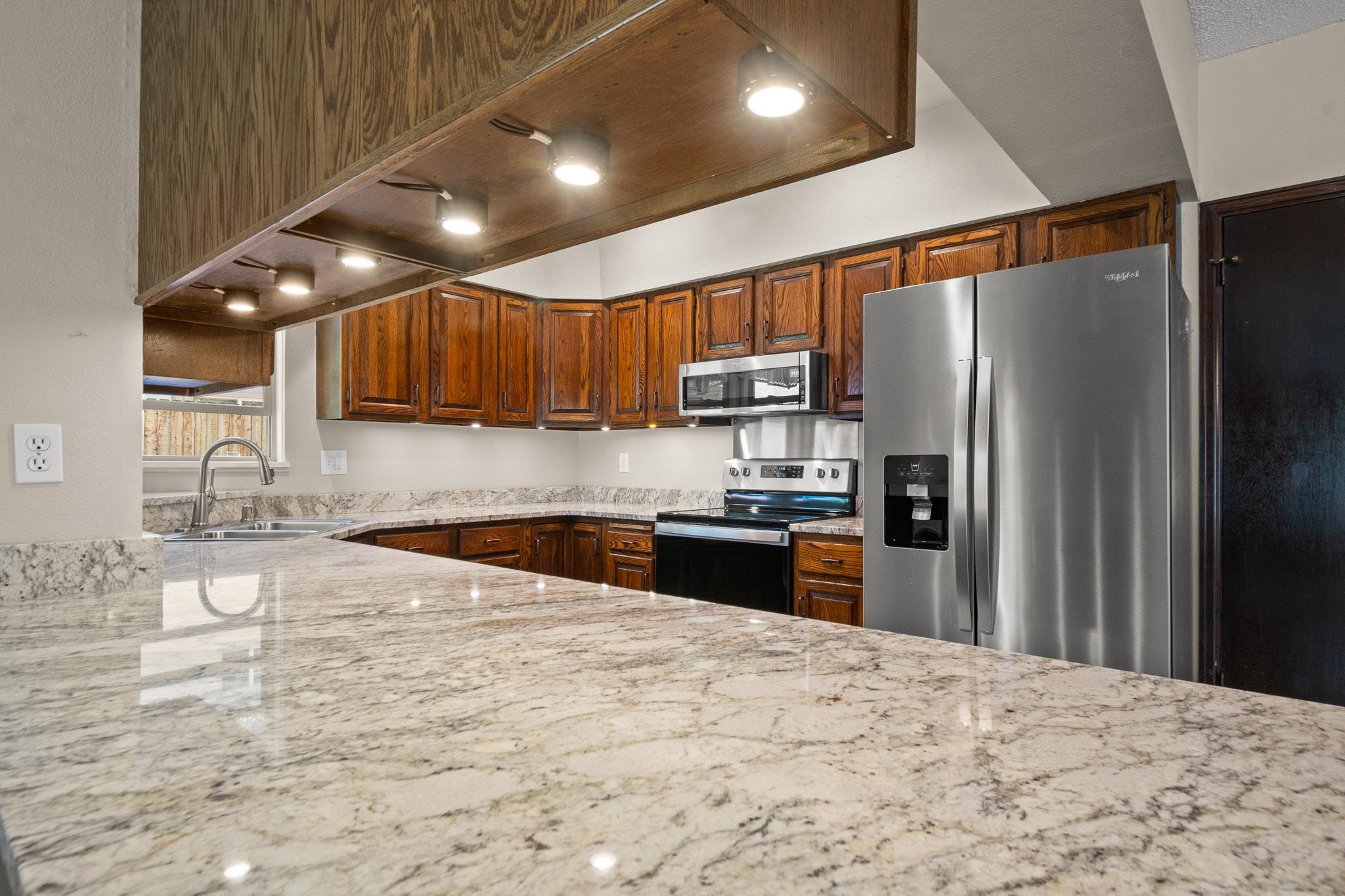 2915 Applewood Street Property Photo 6