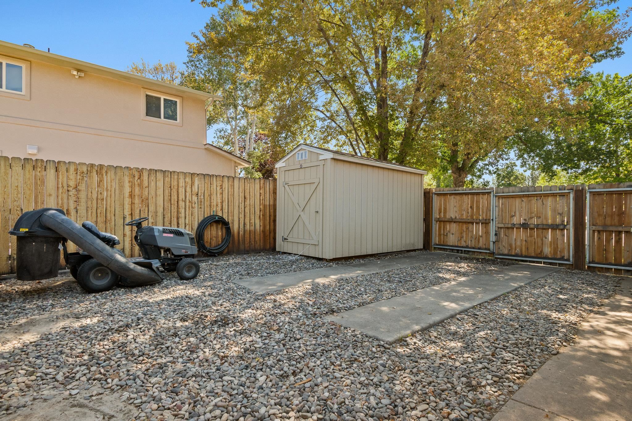2915 Applewood Street Property Photo 24