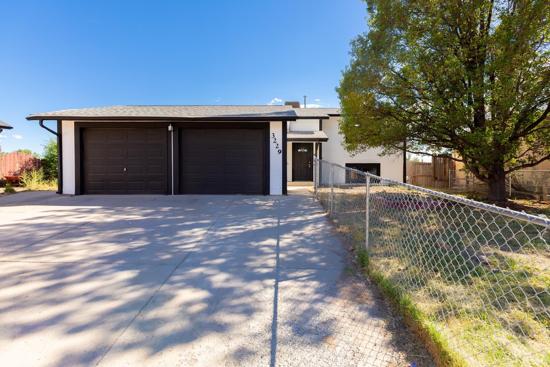 3229 Bunting Avenue Property Photo 1