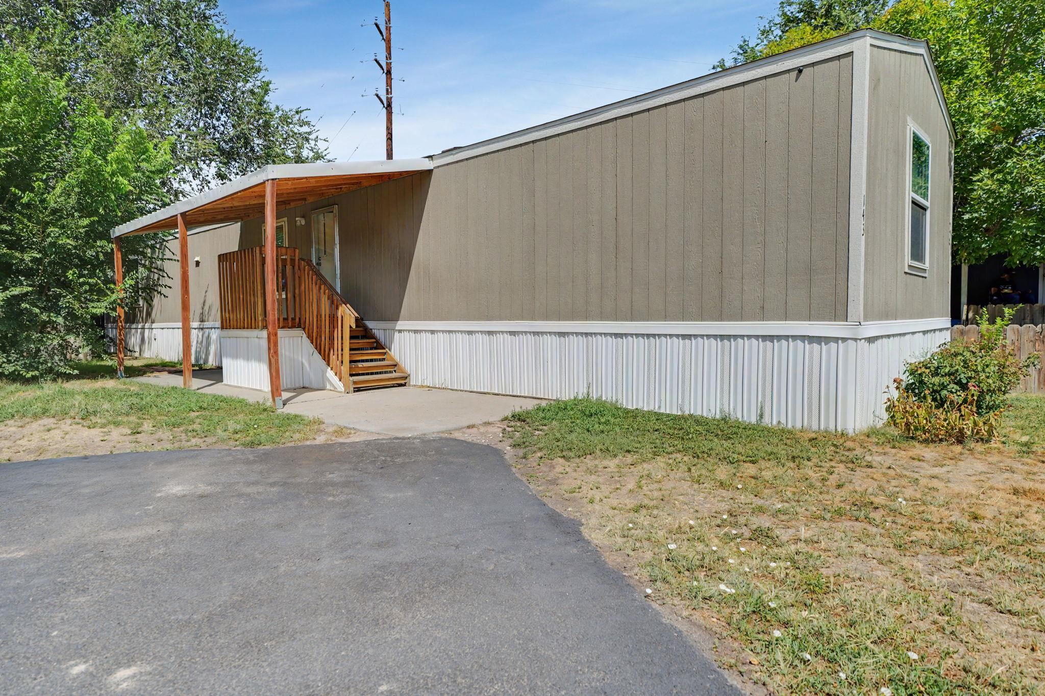 585 25 1/2 Road Property Photo 1
