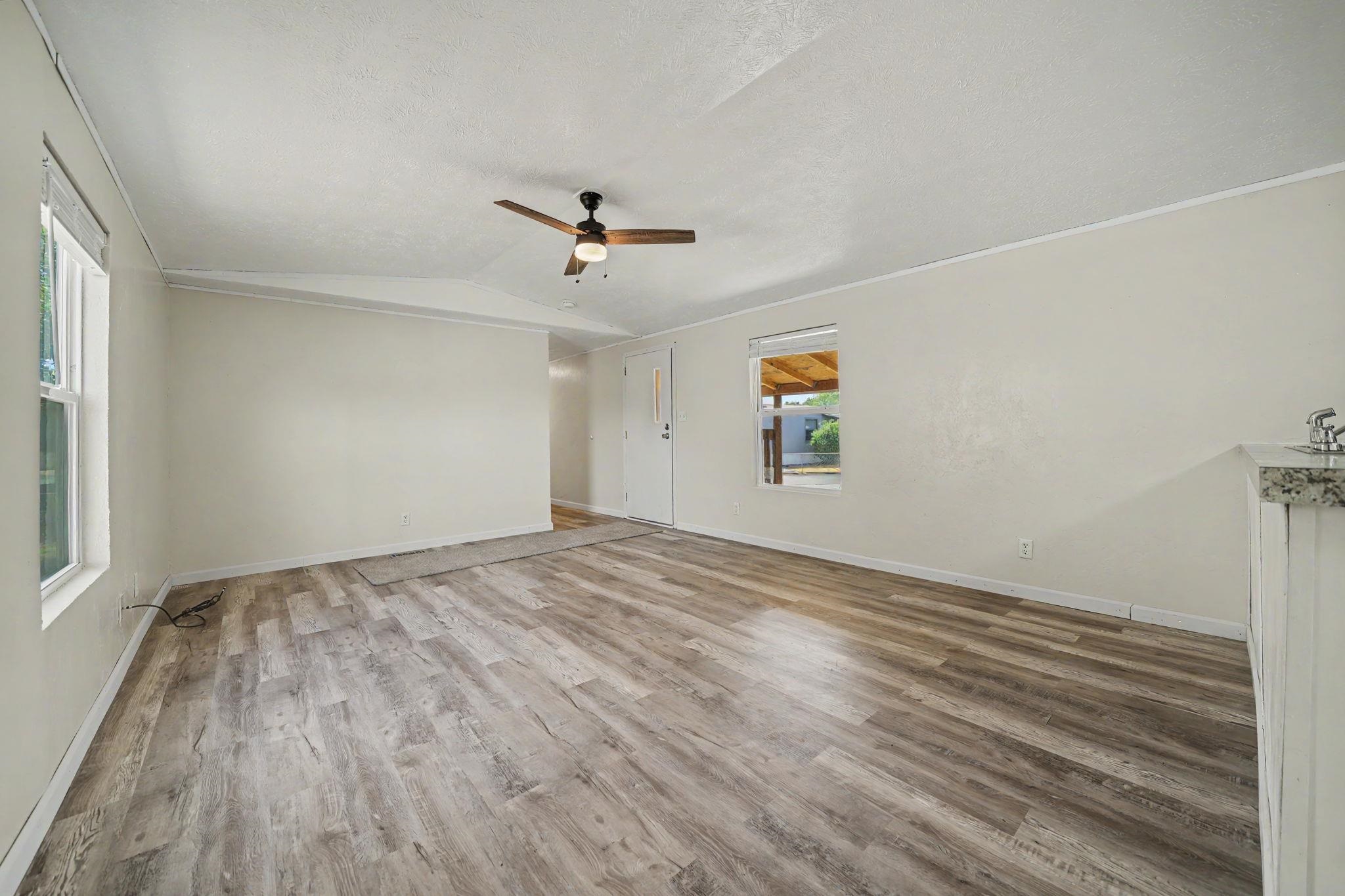 585 25 1/2 Road Property Photo 4
