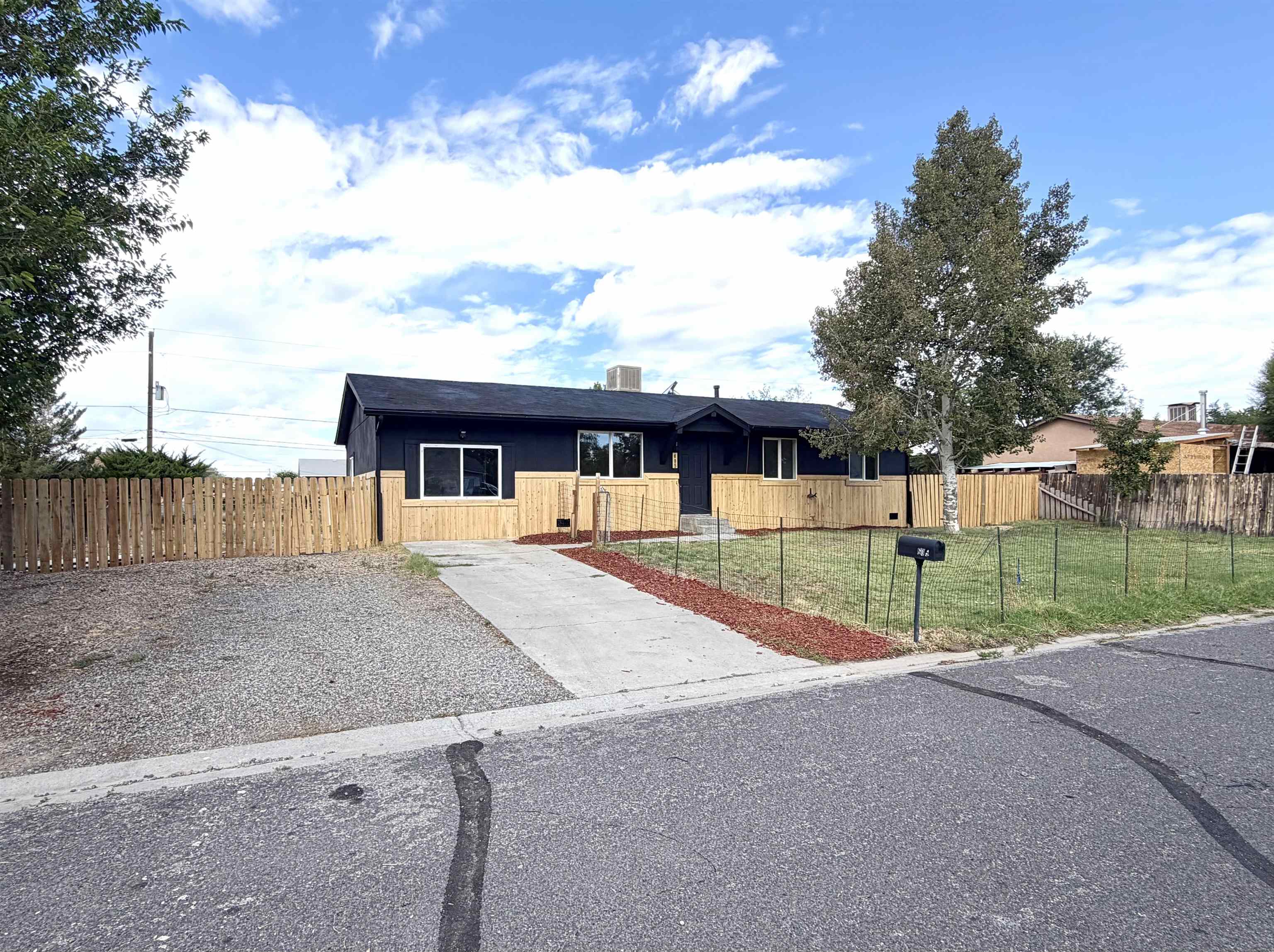 605 Susan Street Property Photo 4