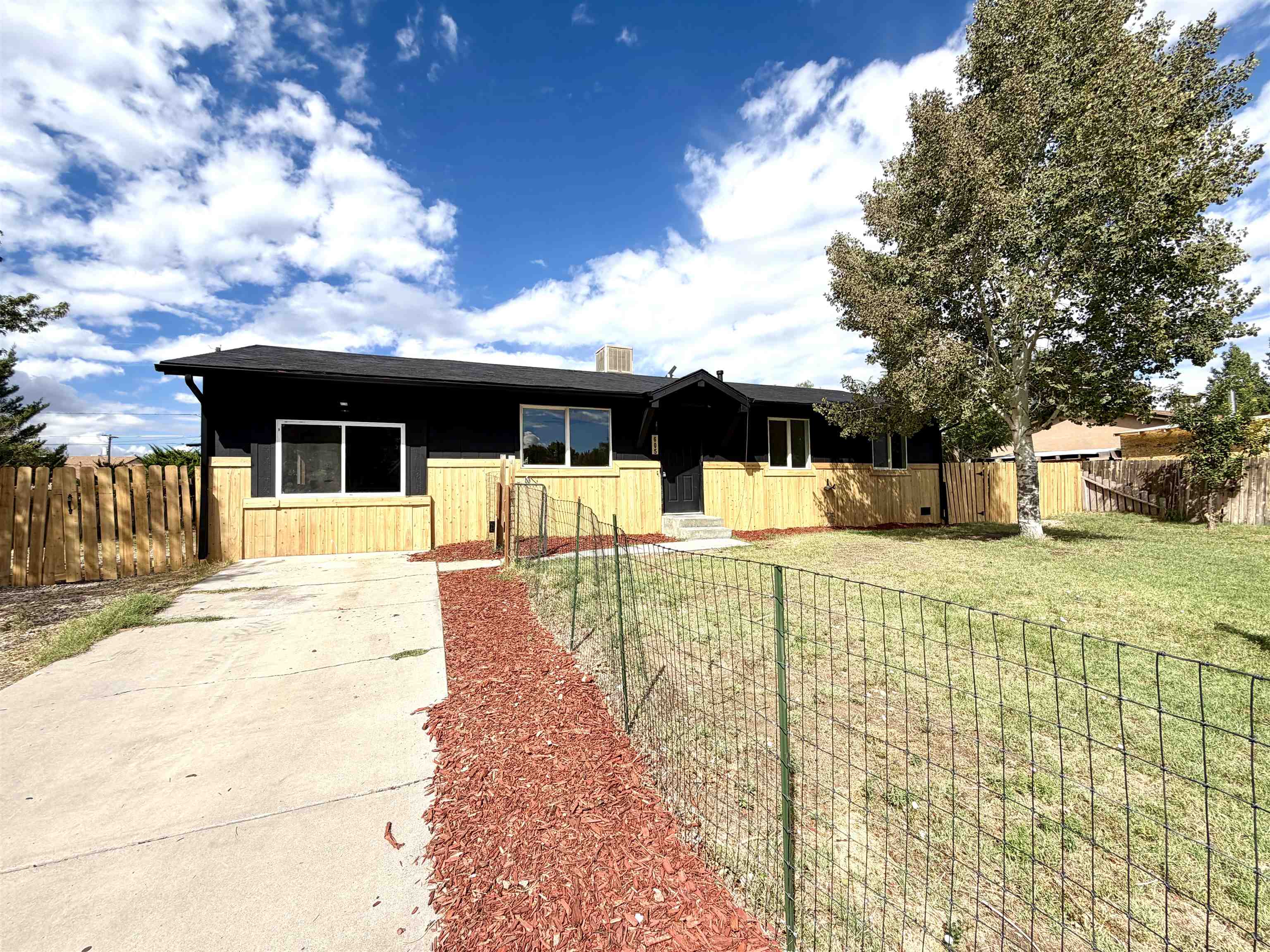 605 Susan Street Property Photo 5