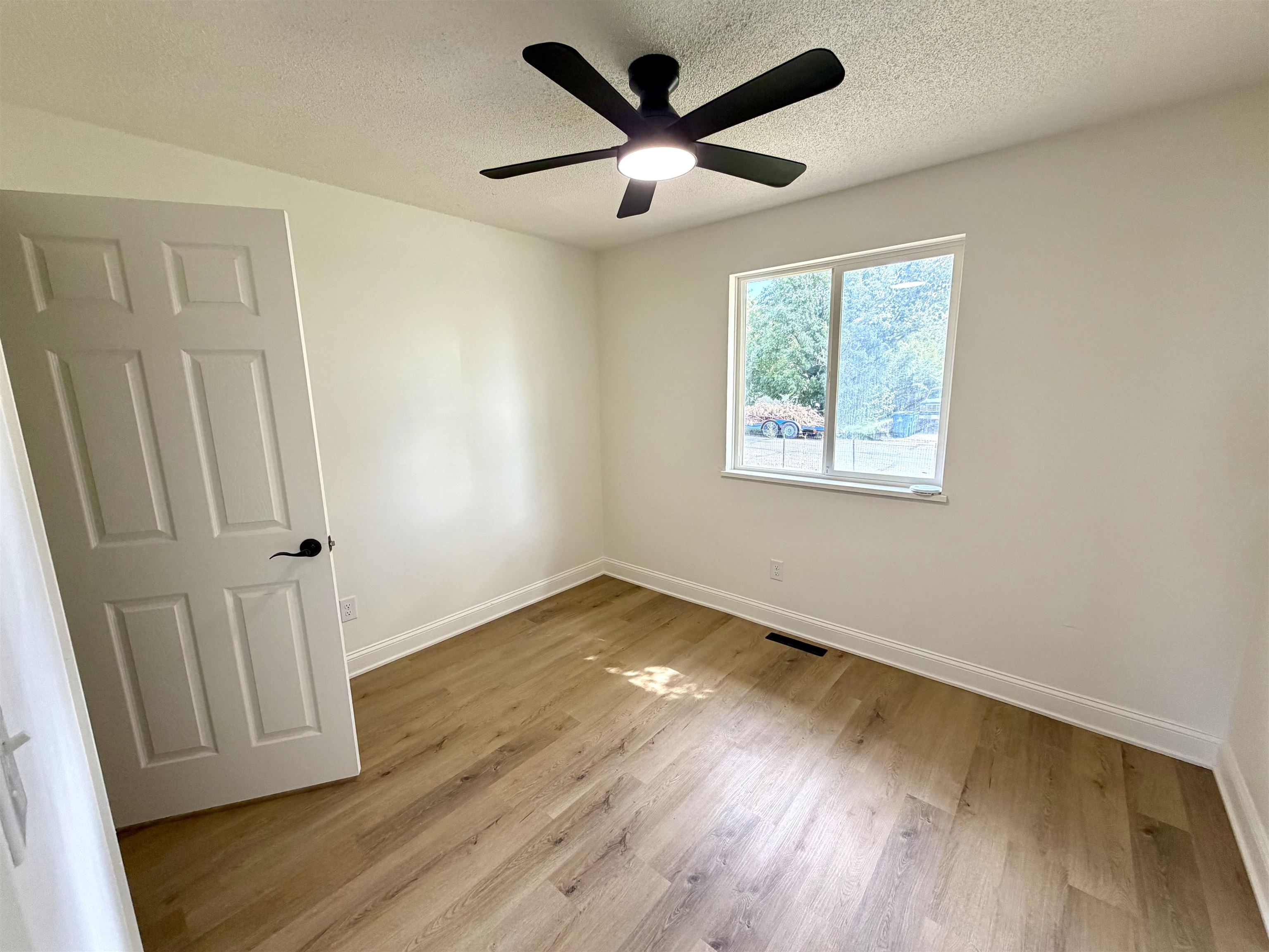 605 Susan Street Property Photo 25