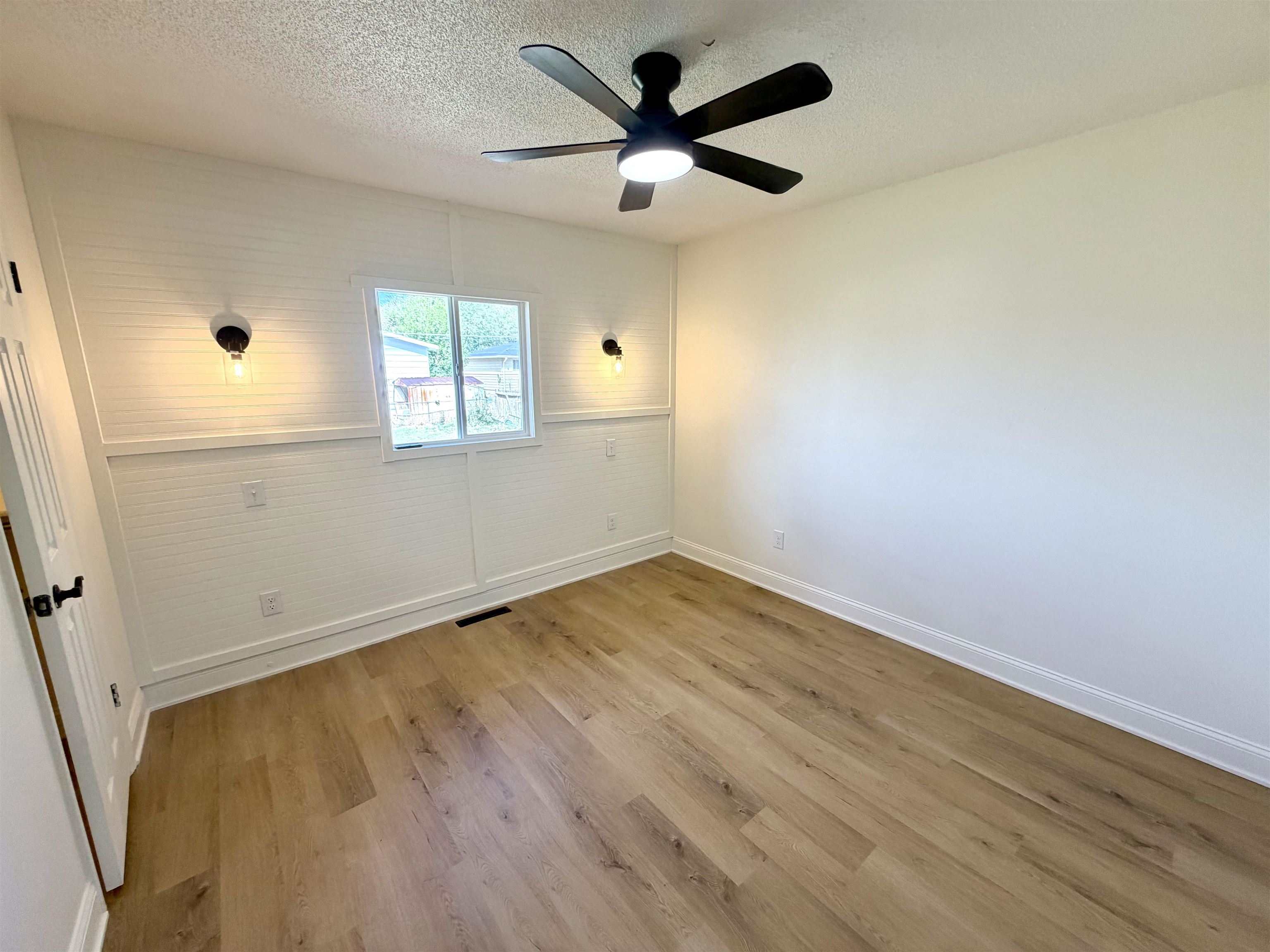 605 Susan Street Property Photo 28