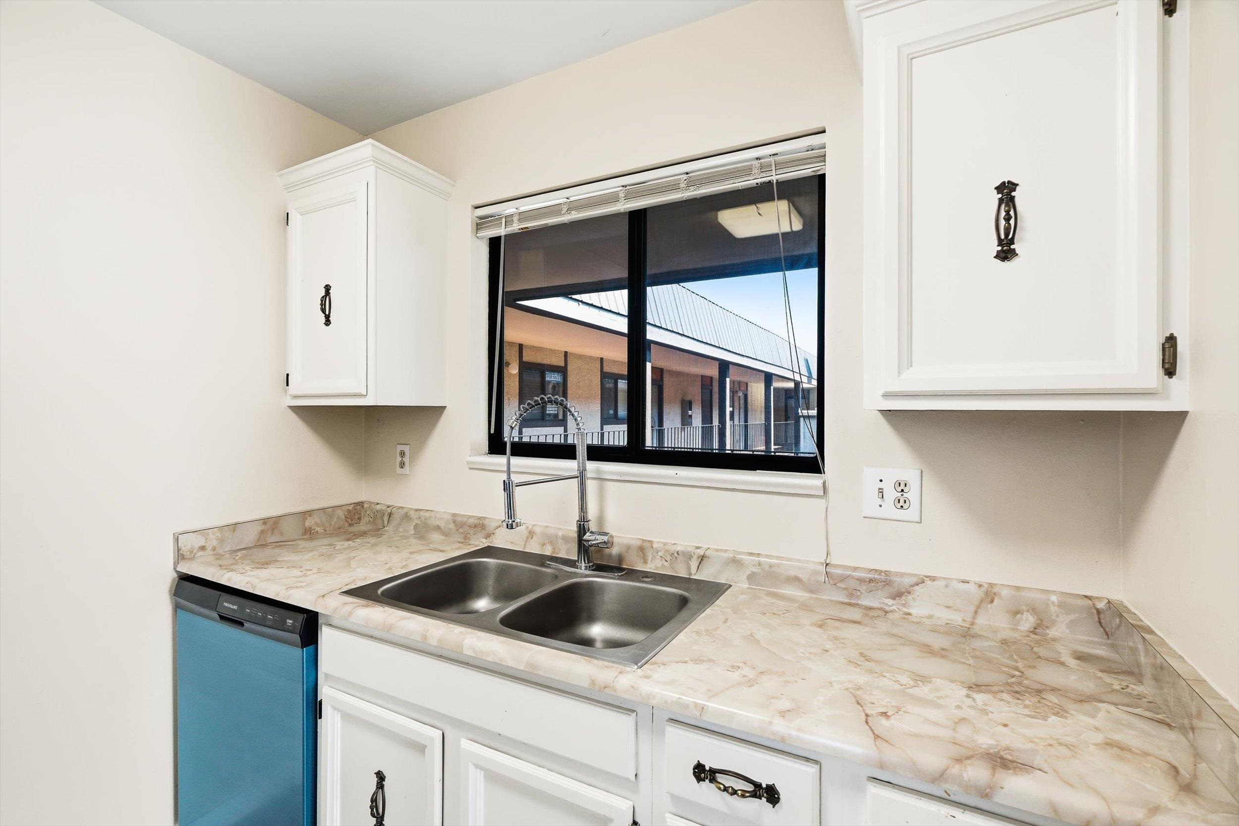 3231 Lakeside Drive Property Photo 9
