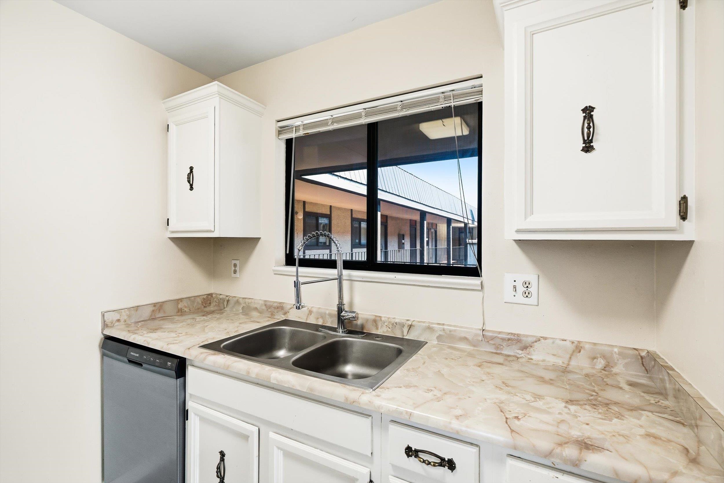 3231 Lakeside Drive Property Photo 10