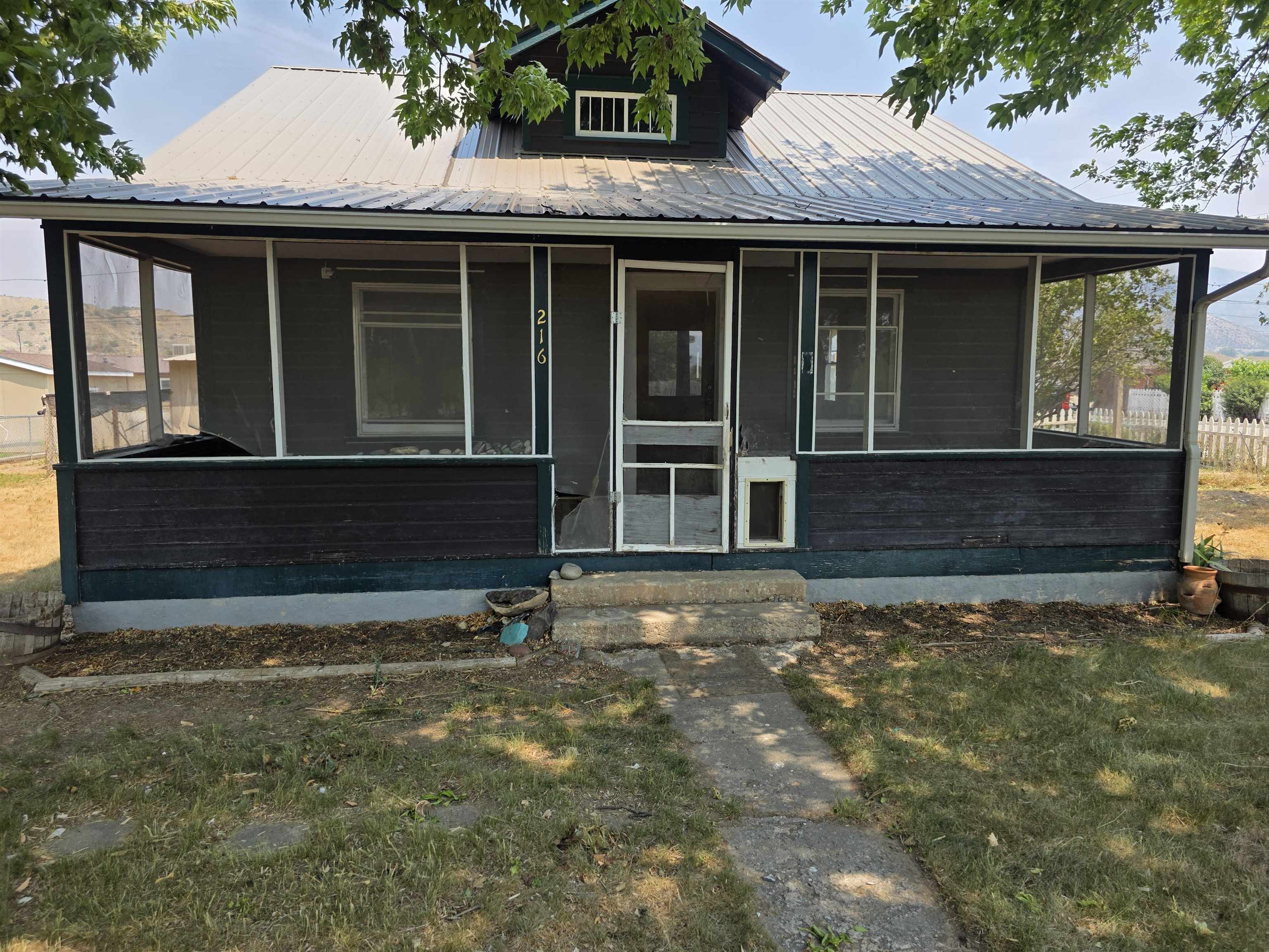216 Denver Avenue Property Photo 1