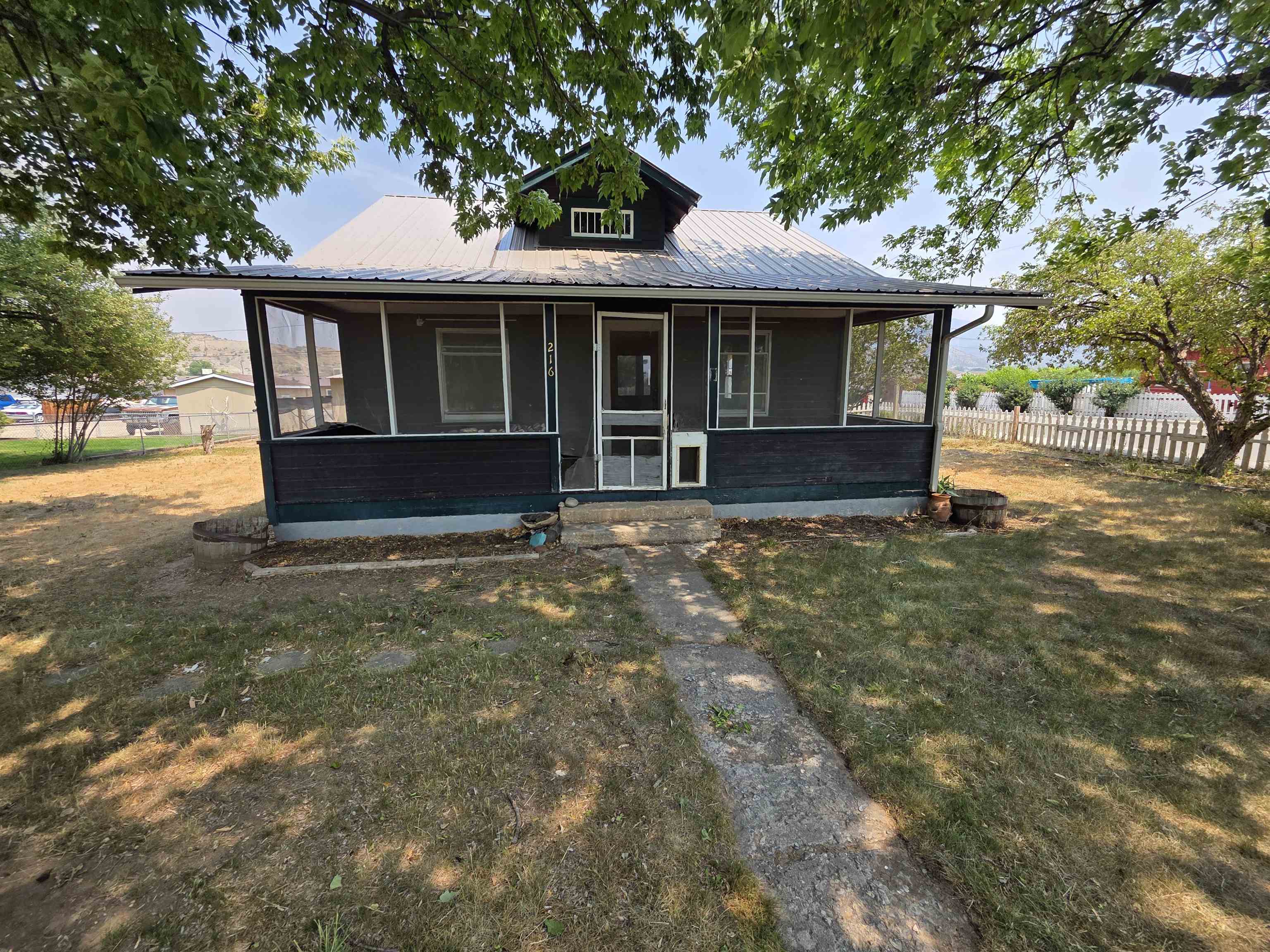 216 Denver Avenue Property Photo 2