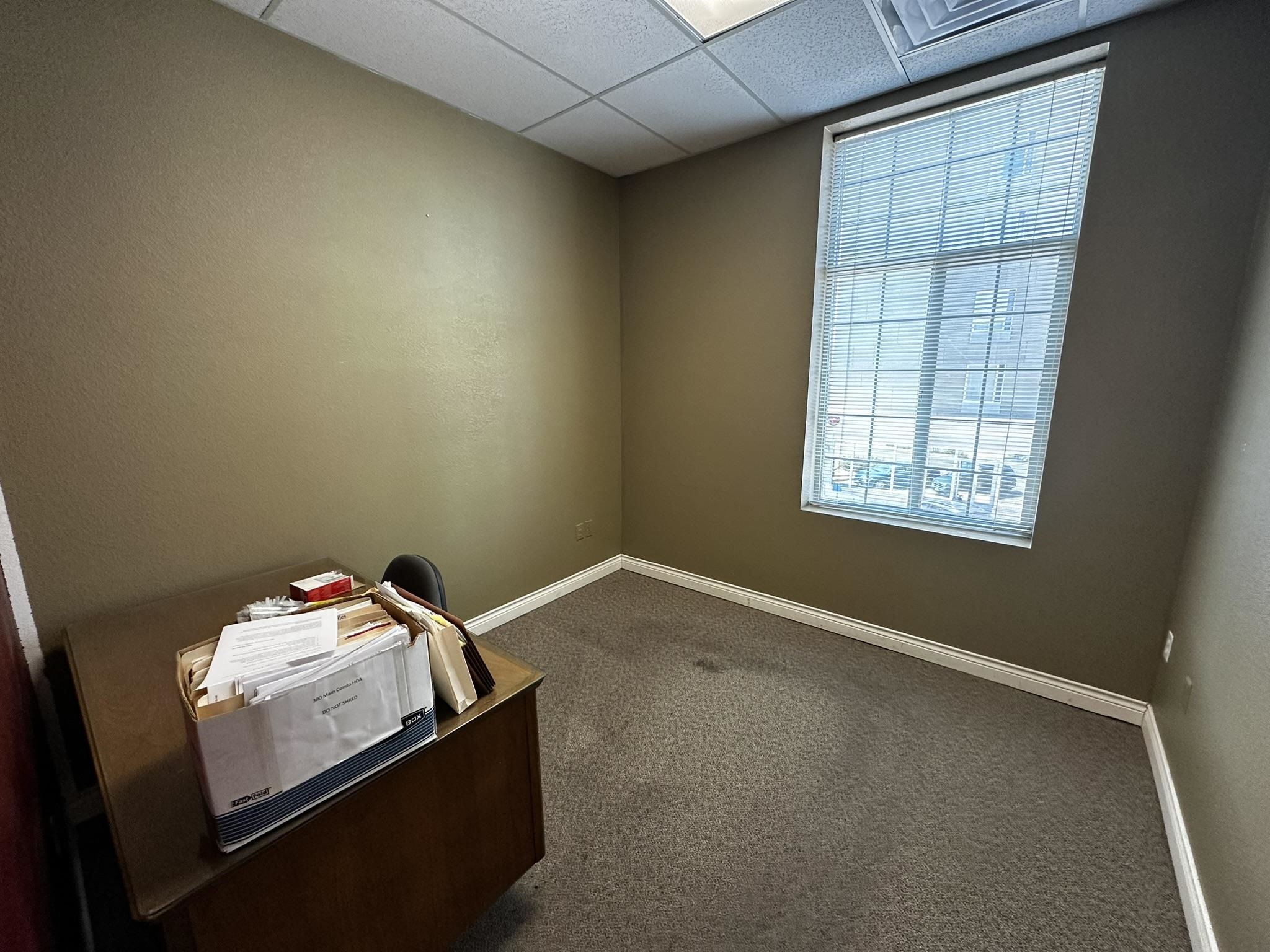 300 Main Street Property Photo 6