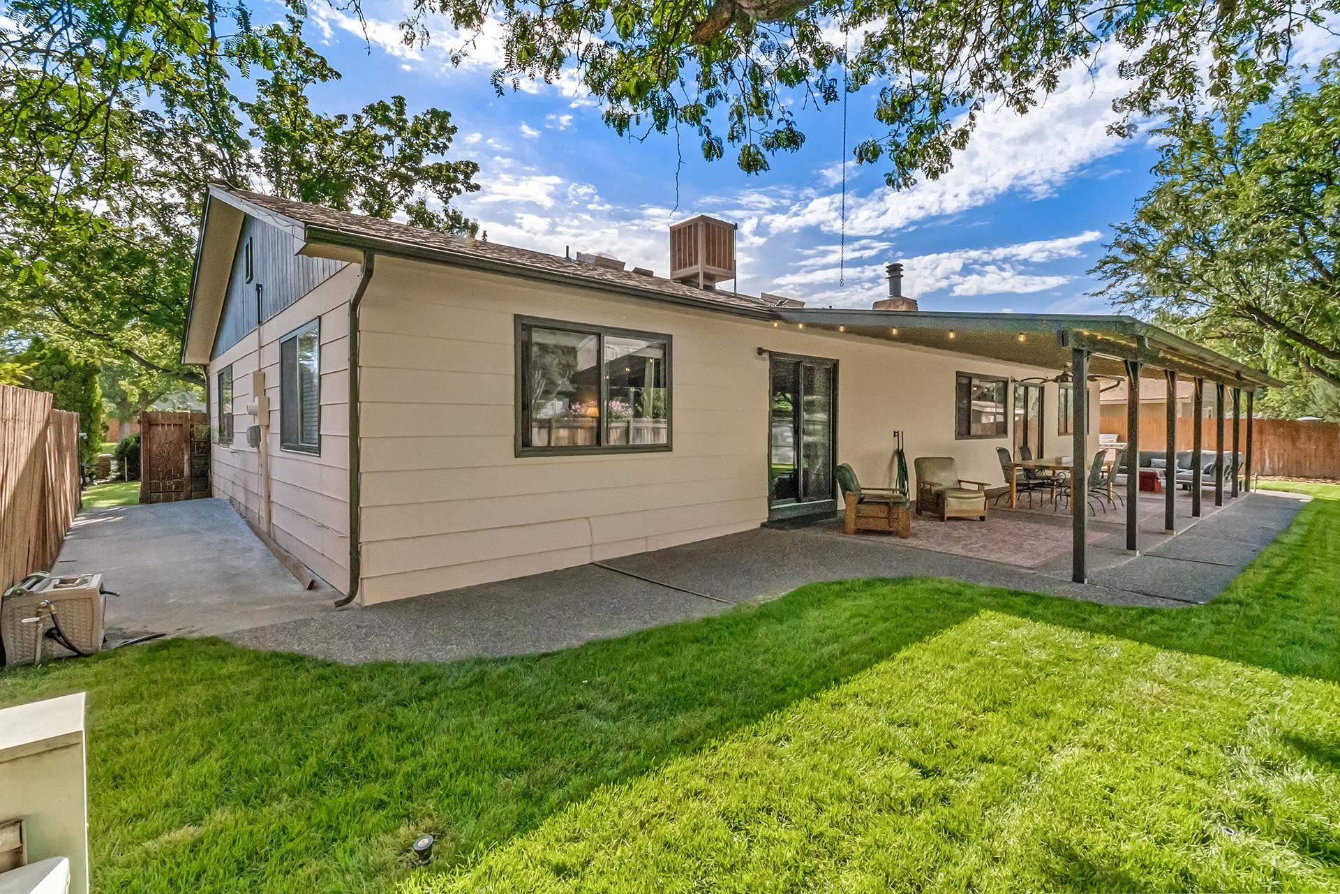 3815 Applewood Street Property Photo 25