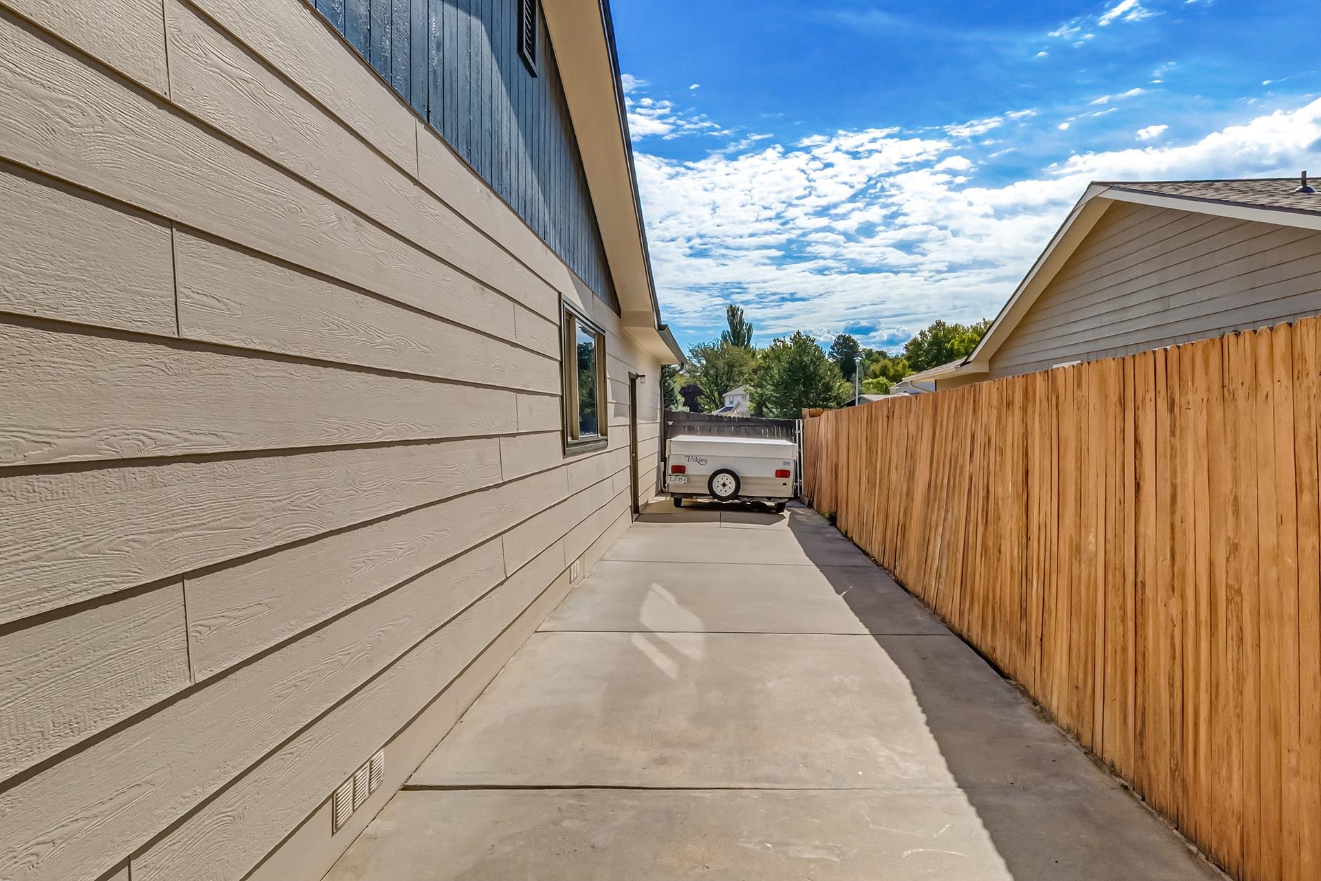 3815 Applewood Street Property Photo 27