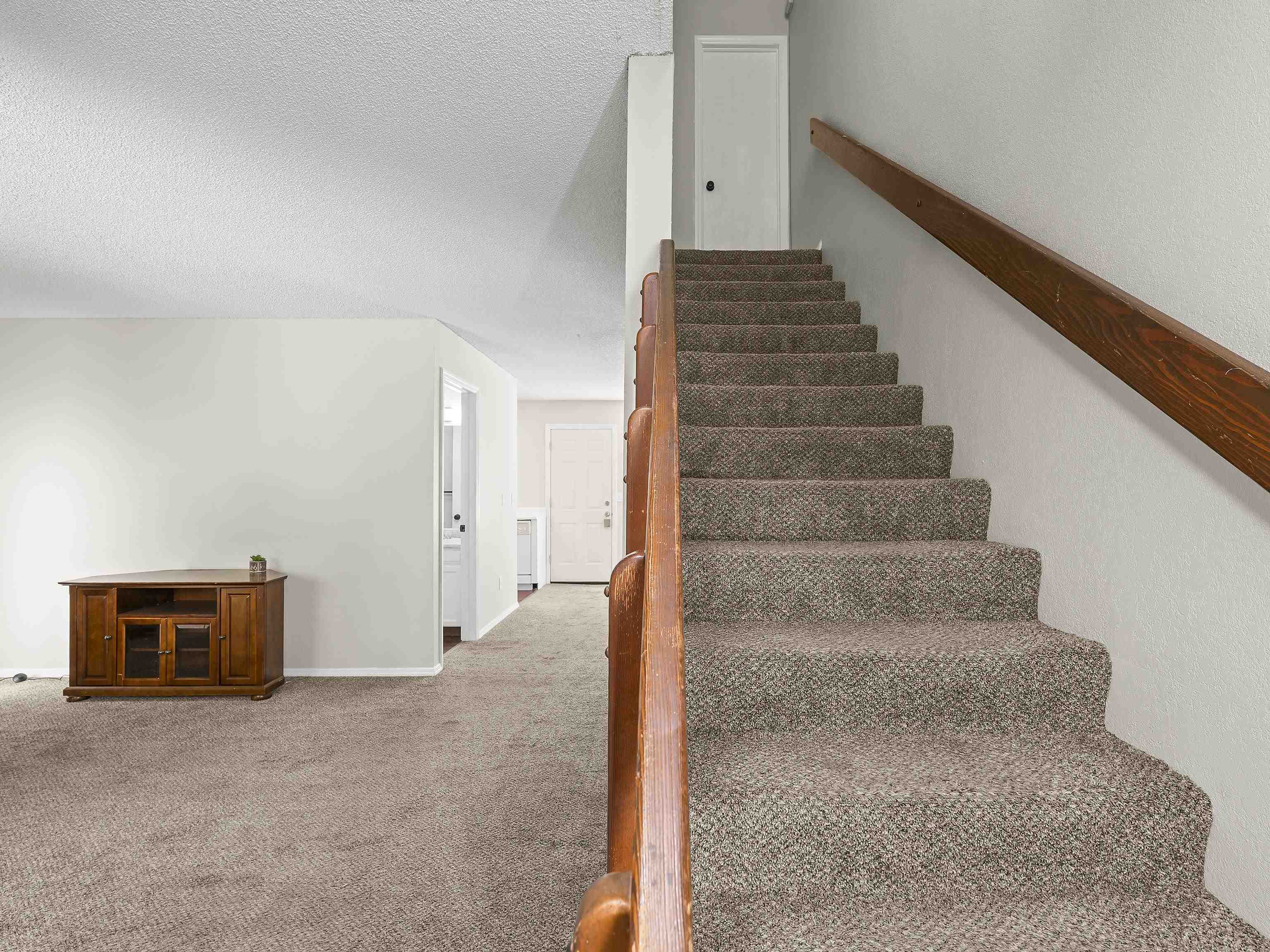 557 W Good Hope Circle Property Photo 8