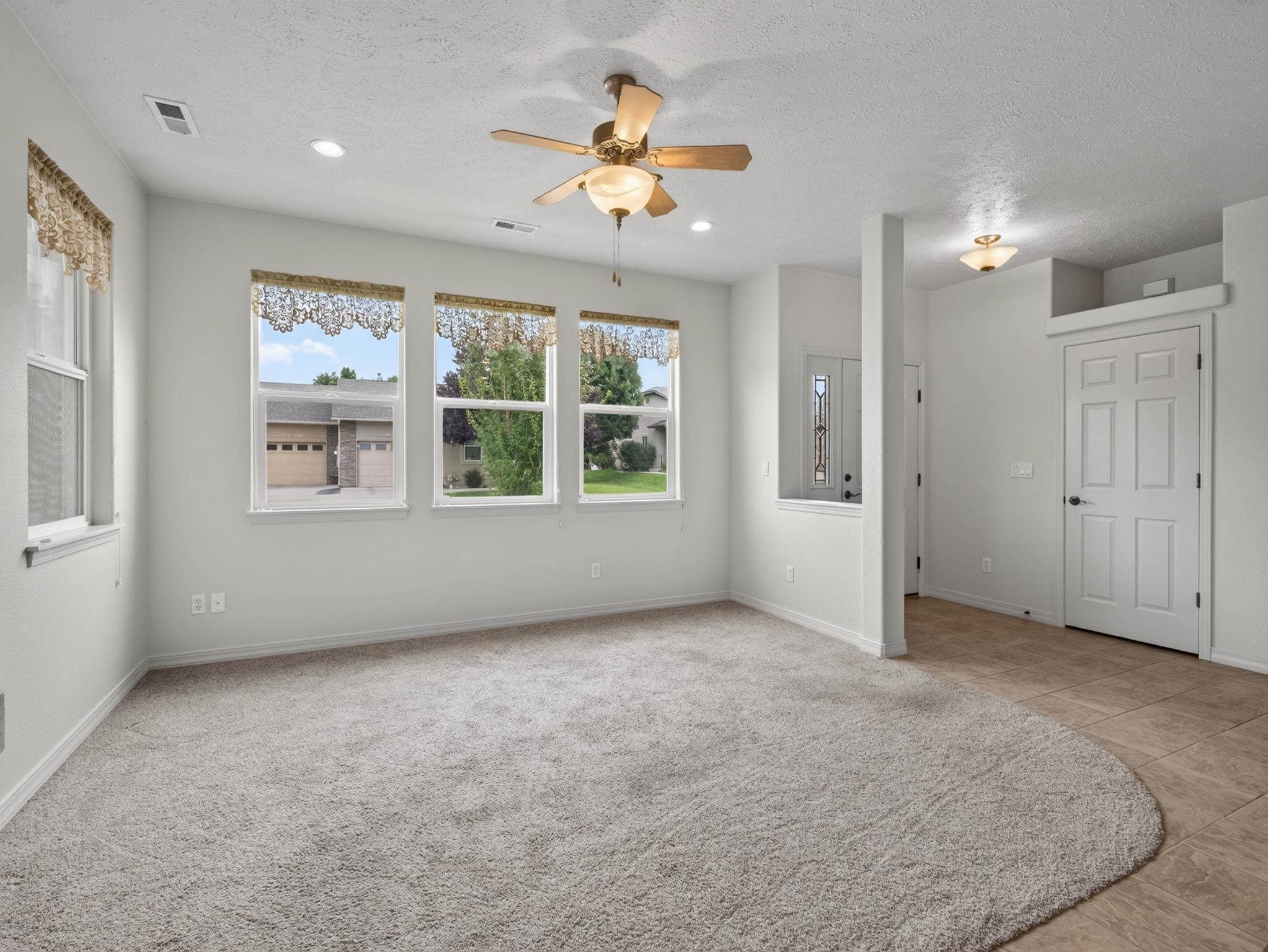 2839 Brittany Drive Property Photo 4