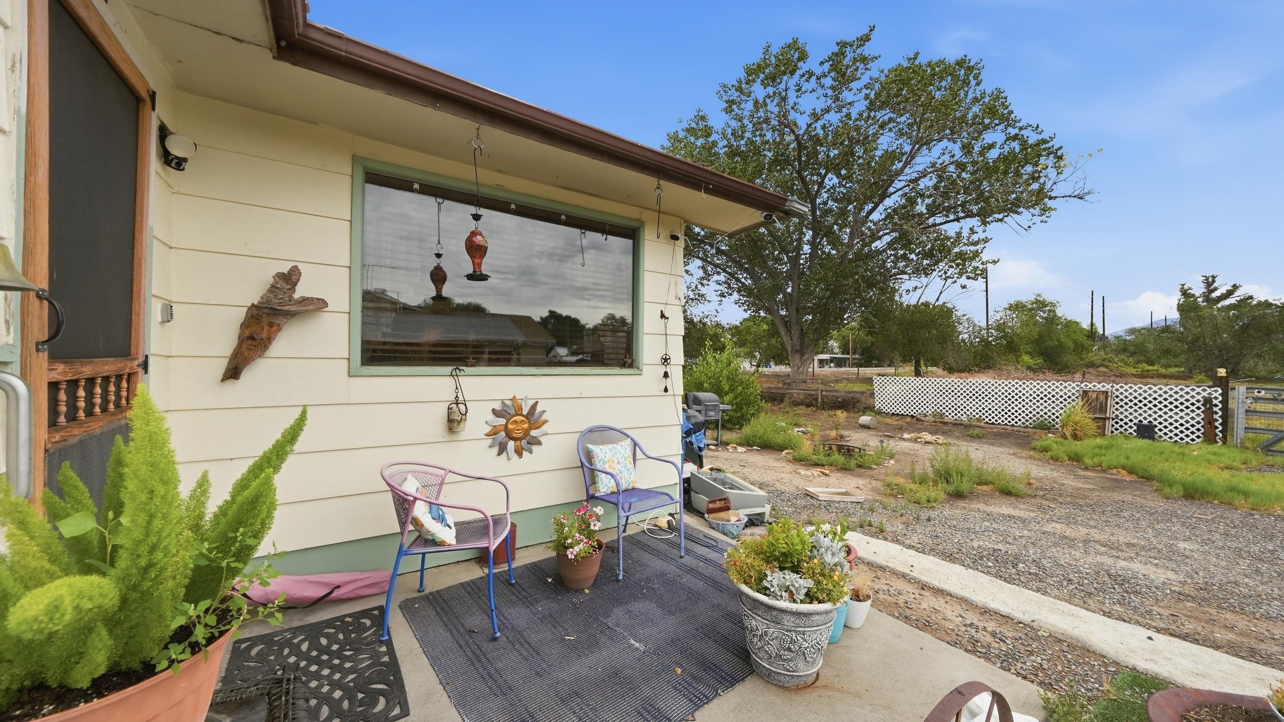 398 30 Road Property Photo 2