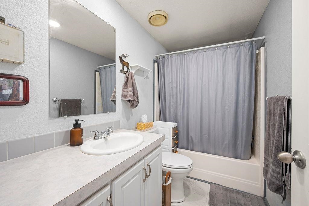 598 39 Road Property Photo 9