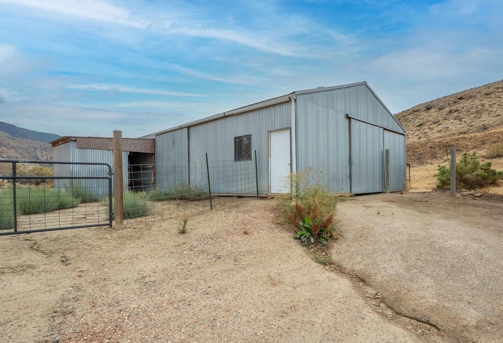 598 39 Road Property Photo 29