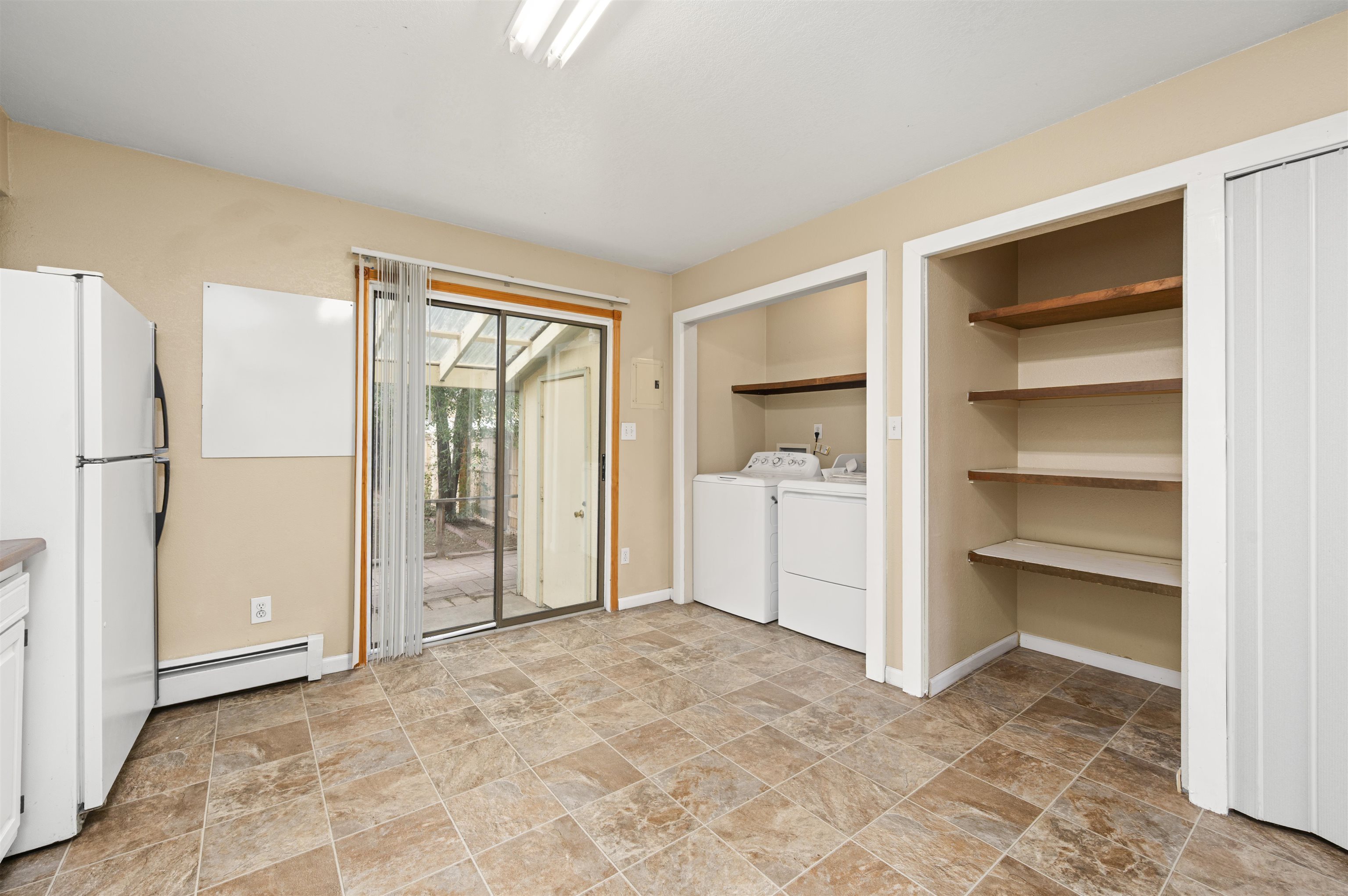 559 W Pabor Way Property Photo 7