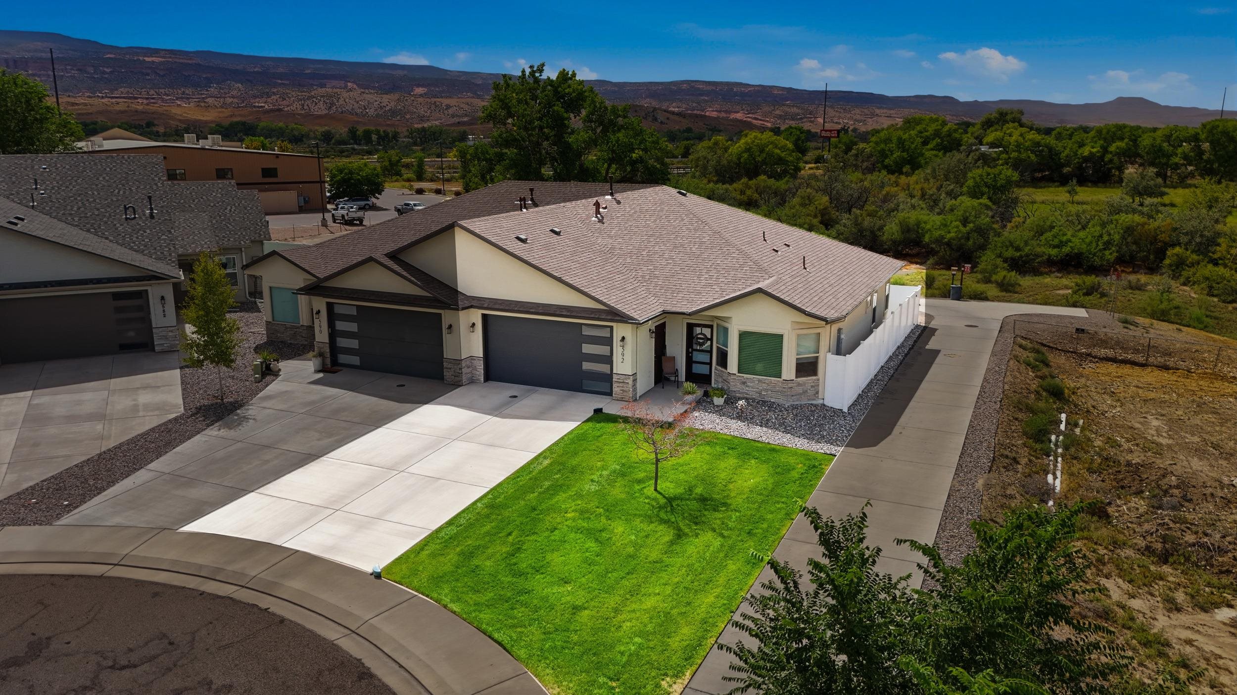 592 Gewont Lane Property Photo 1