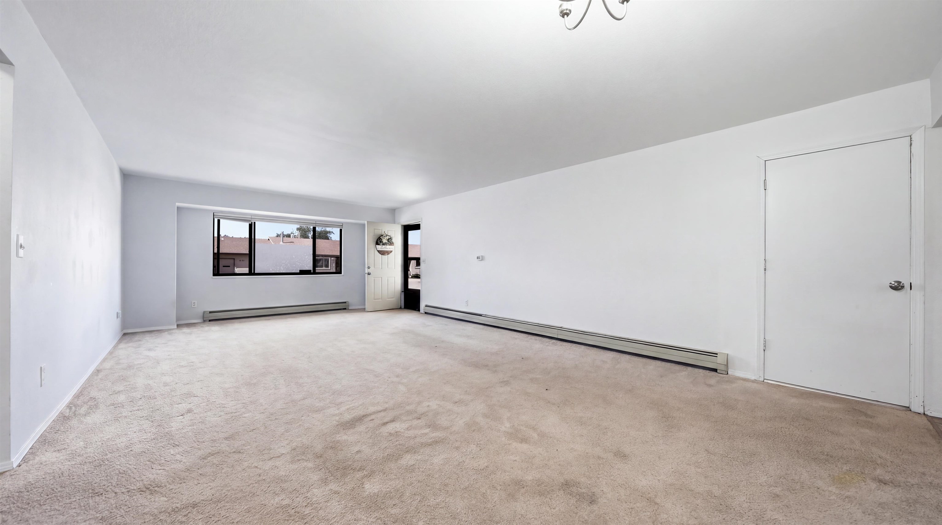 2048 Winston Way Property Photo 8