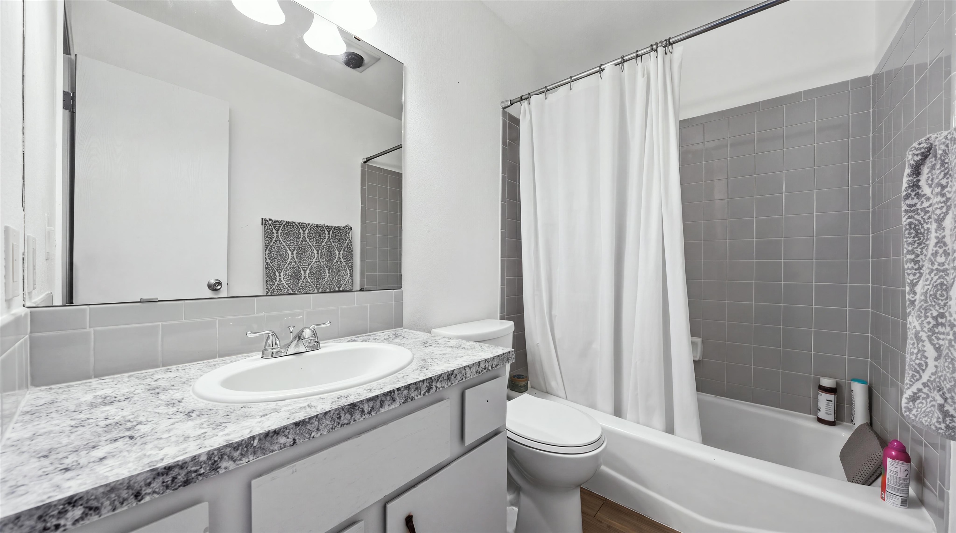 2048 Winston Way Property Photo 17