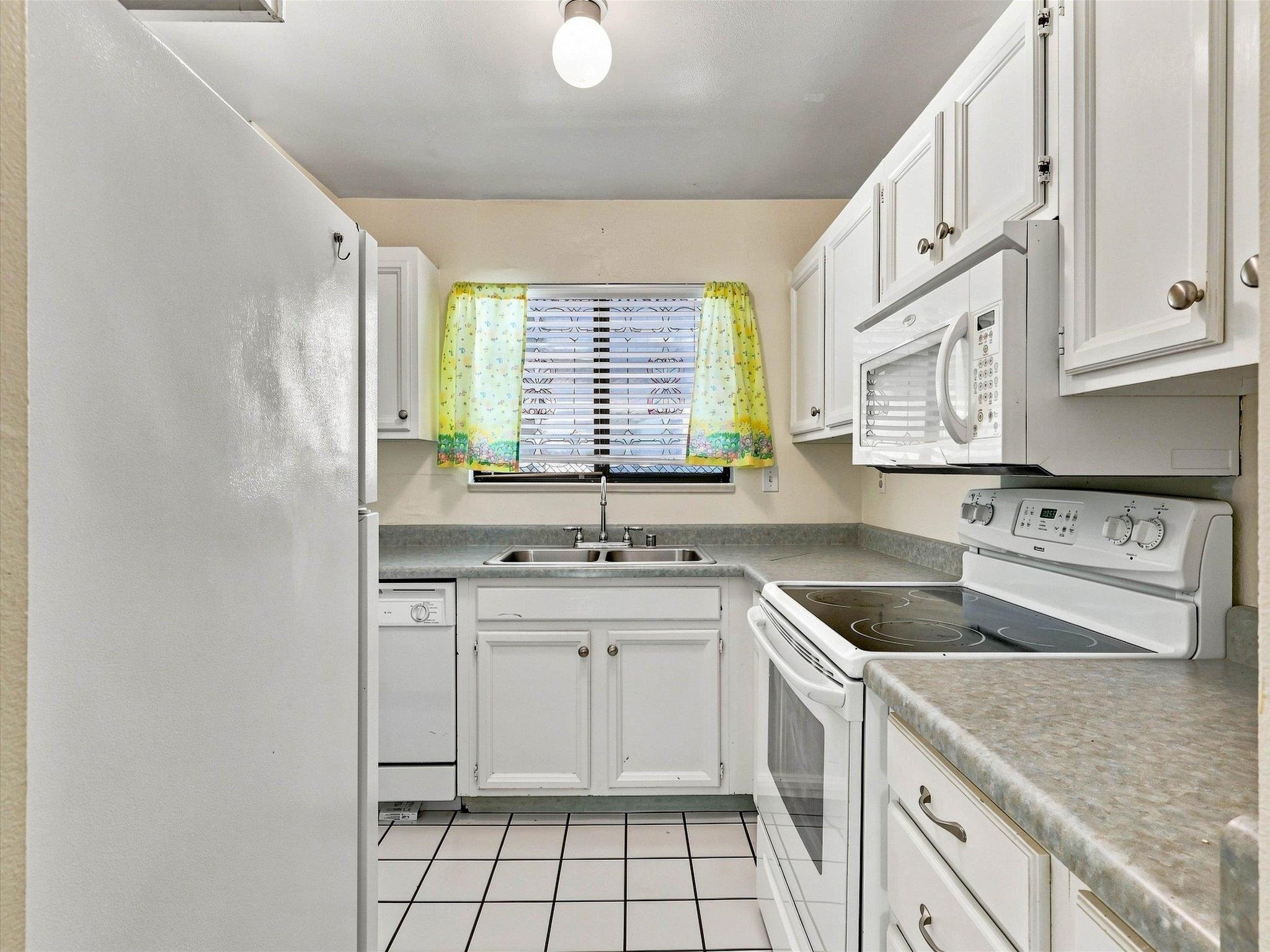 3231 Lakeside Drive Property Photo 5