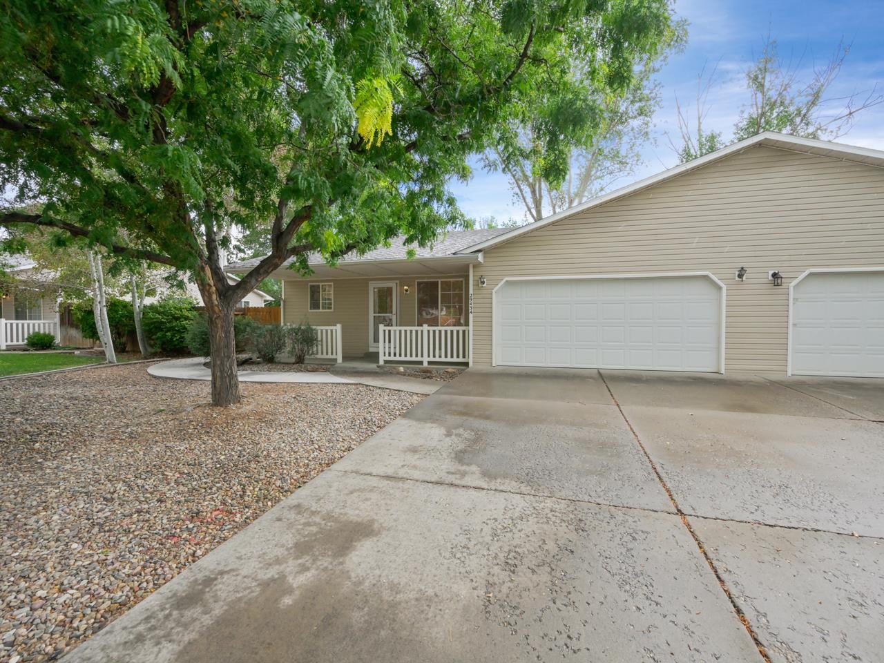 2943 S Palace Circle Property Photo 1
